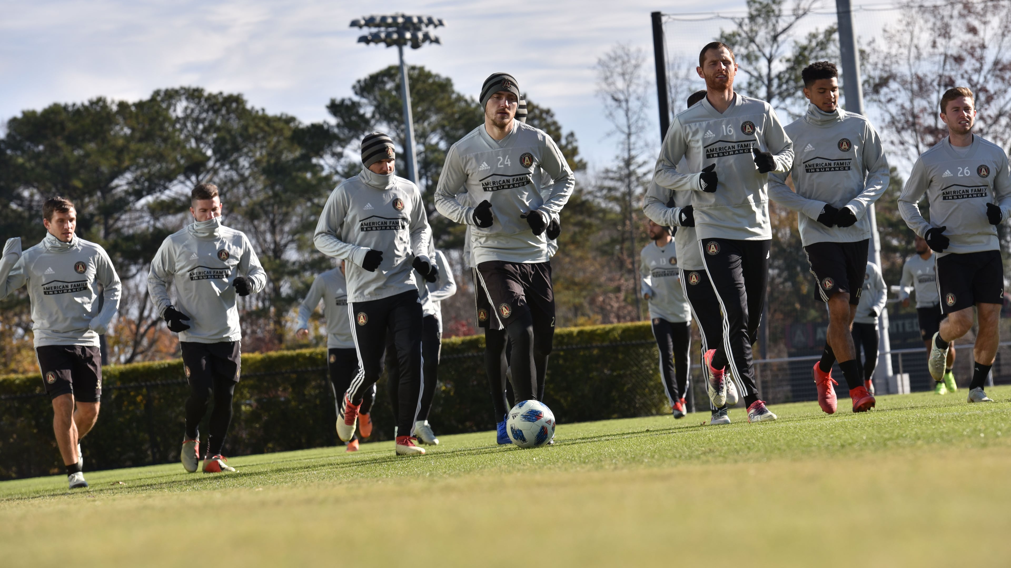 Defender Julian Gressel (center) works with the ball as Atlanta United players warm up during Tuesday's practice at Children's Healthcare of Atlanta Training Ground in Marietta. (Hyosub Shin/hshin@ajc.com)