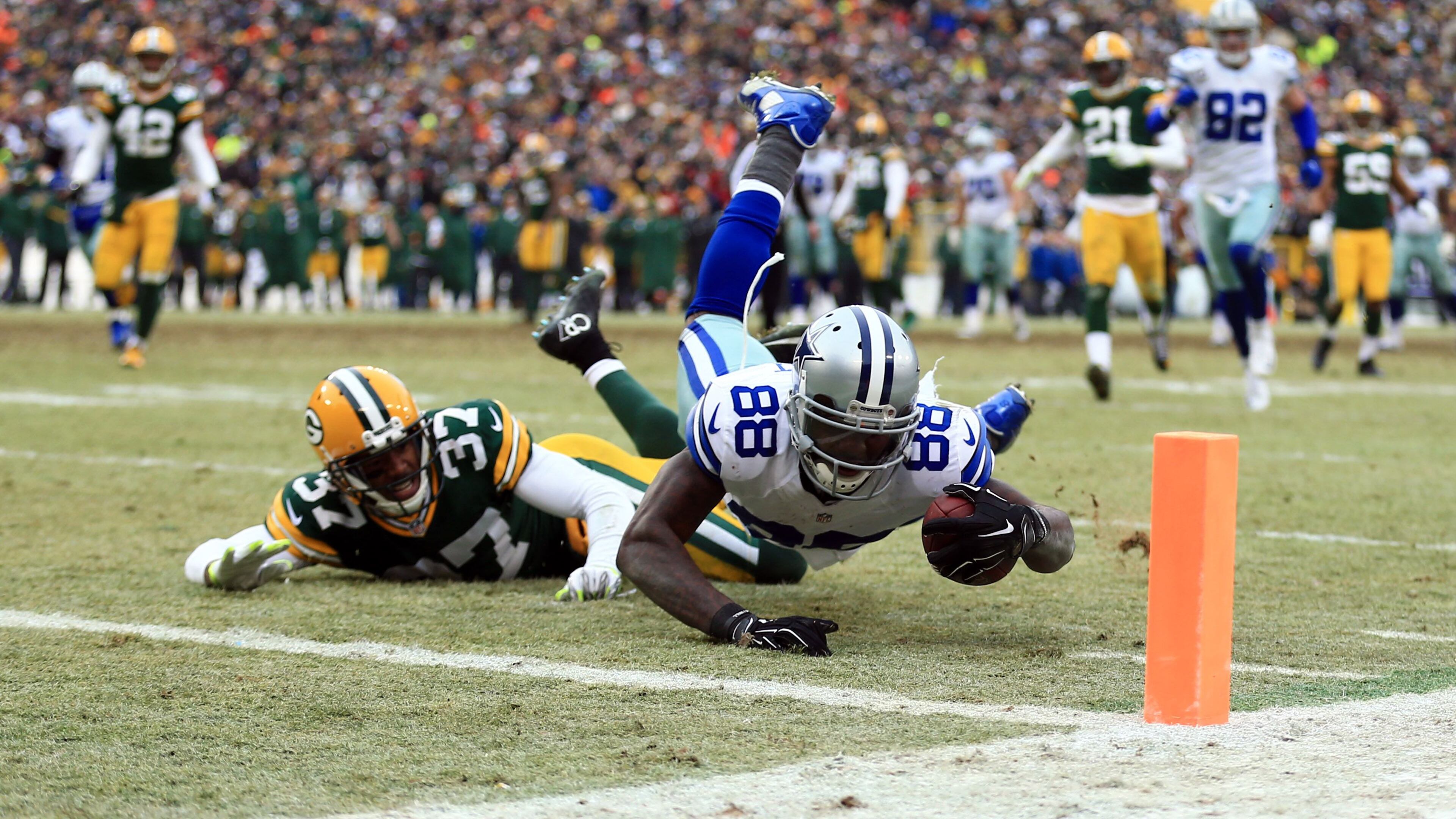 Dallas Cowboys wide receiver Dez Bryant (88) is unable to catch a pass against Green Bay Packers cornerback Sam Shields (37) in the fourth quarter in the 2014 NFC Divisional playoff football game at Lambeau Field.