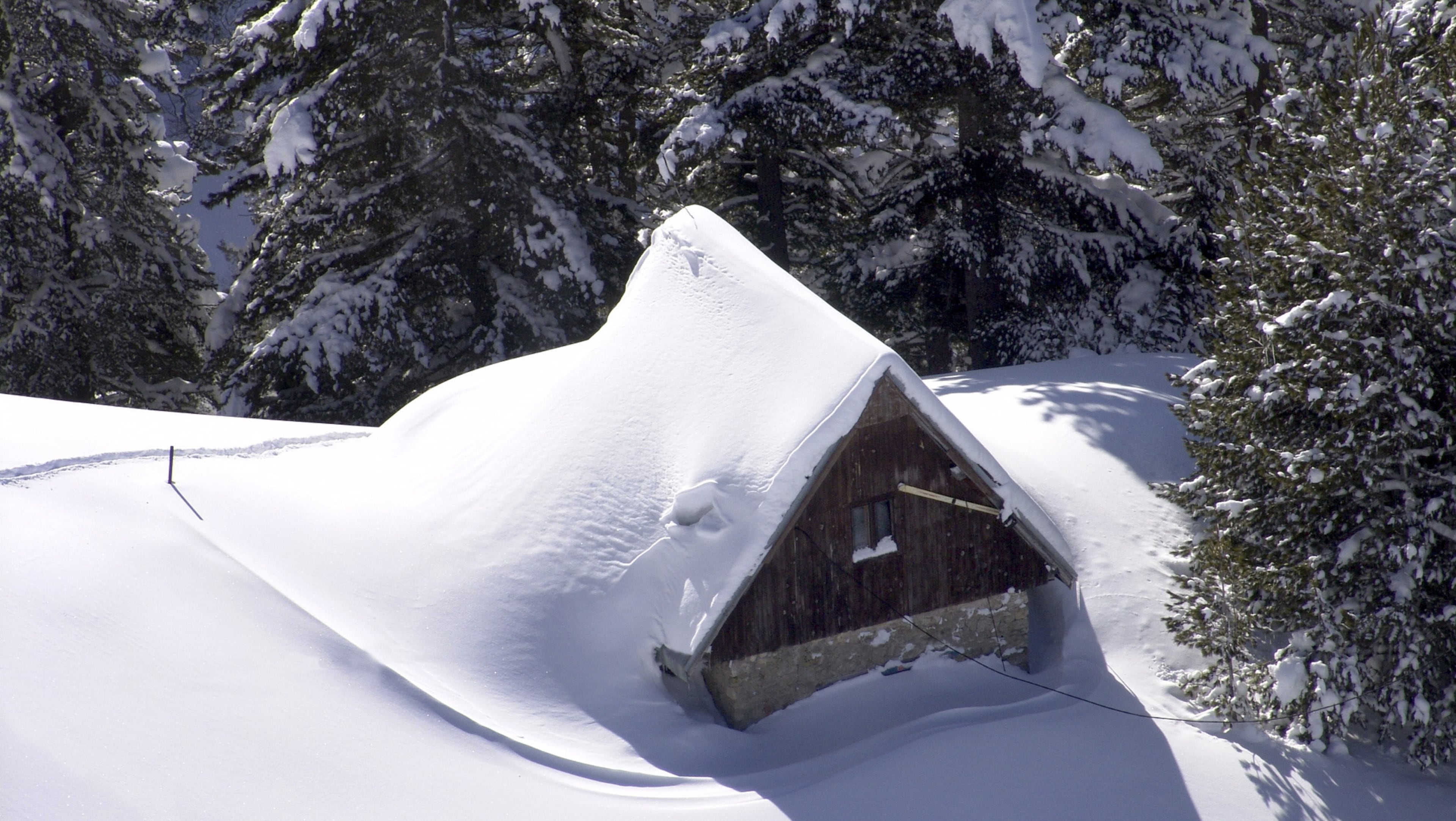 An old cabin, nearly buried in snow in the skiing town of Brezovica, Kosovo, in 2015. A French consortium could be ready to turn Brezovica’s steep slopes into the biggest ski destination in the Balkans, but for now, the run-down old resort is a fascinating visit, abandoned lifts and all. (Benny Islami/The New York Times)