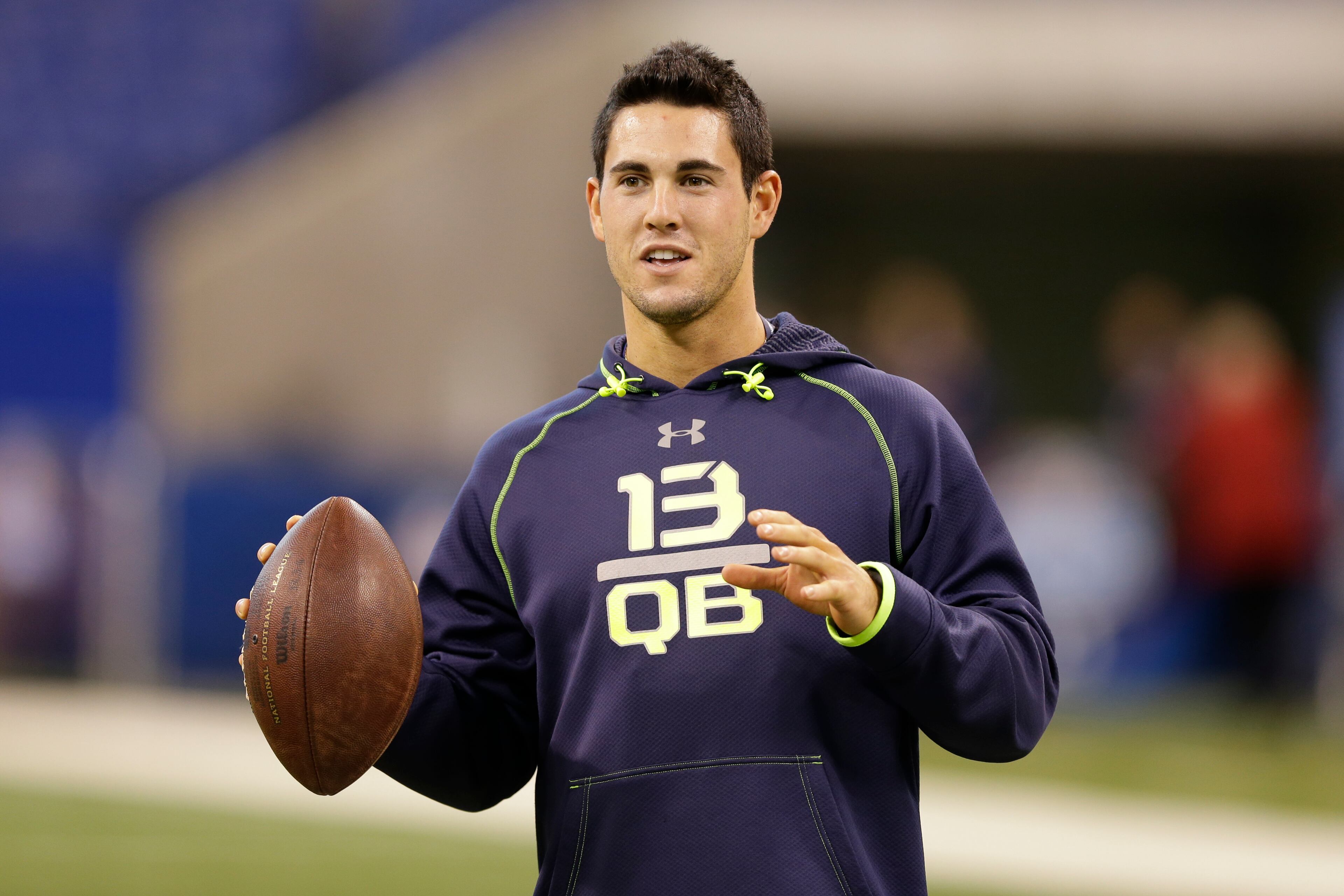 Georgia quarterback Aaron Murray throws during a drill at the NFL football scouting combine in Indianapolis, Sunday, Feb. 23, 2014. (AP Photo/Michael Conroy)