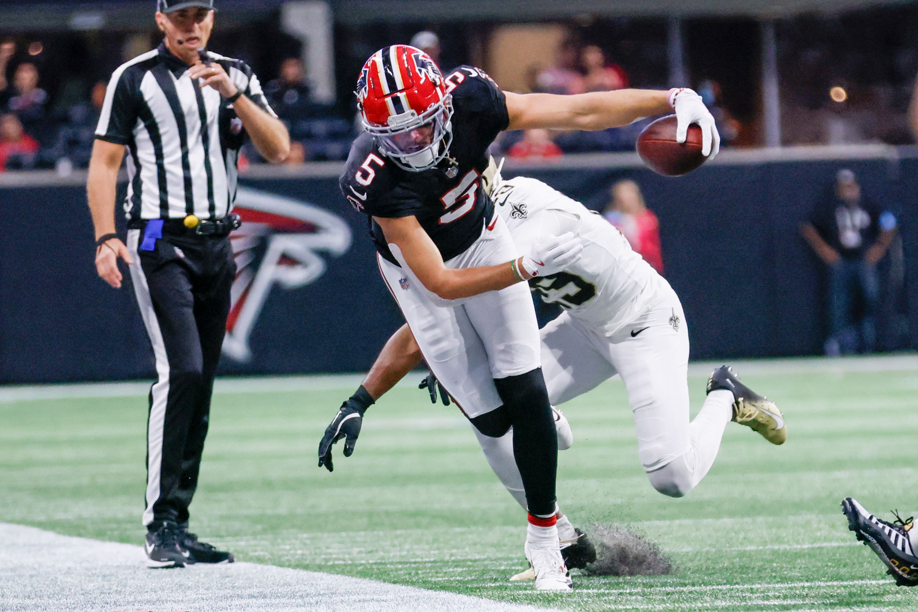 Atlanta Falcons wide receiver Drake London gets pushed out of bounds after a catch during the second half of an NFL football game against the New Orleans Saints on Sunday, Sept. 29, at Mercedes-Benz Stadium in Atlanta.
(Miguel Martinez/ AJC)