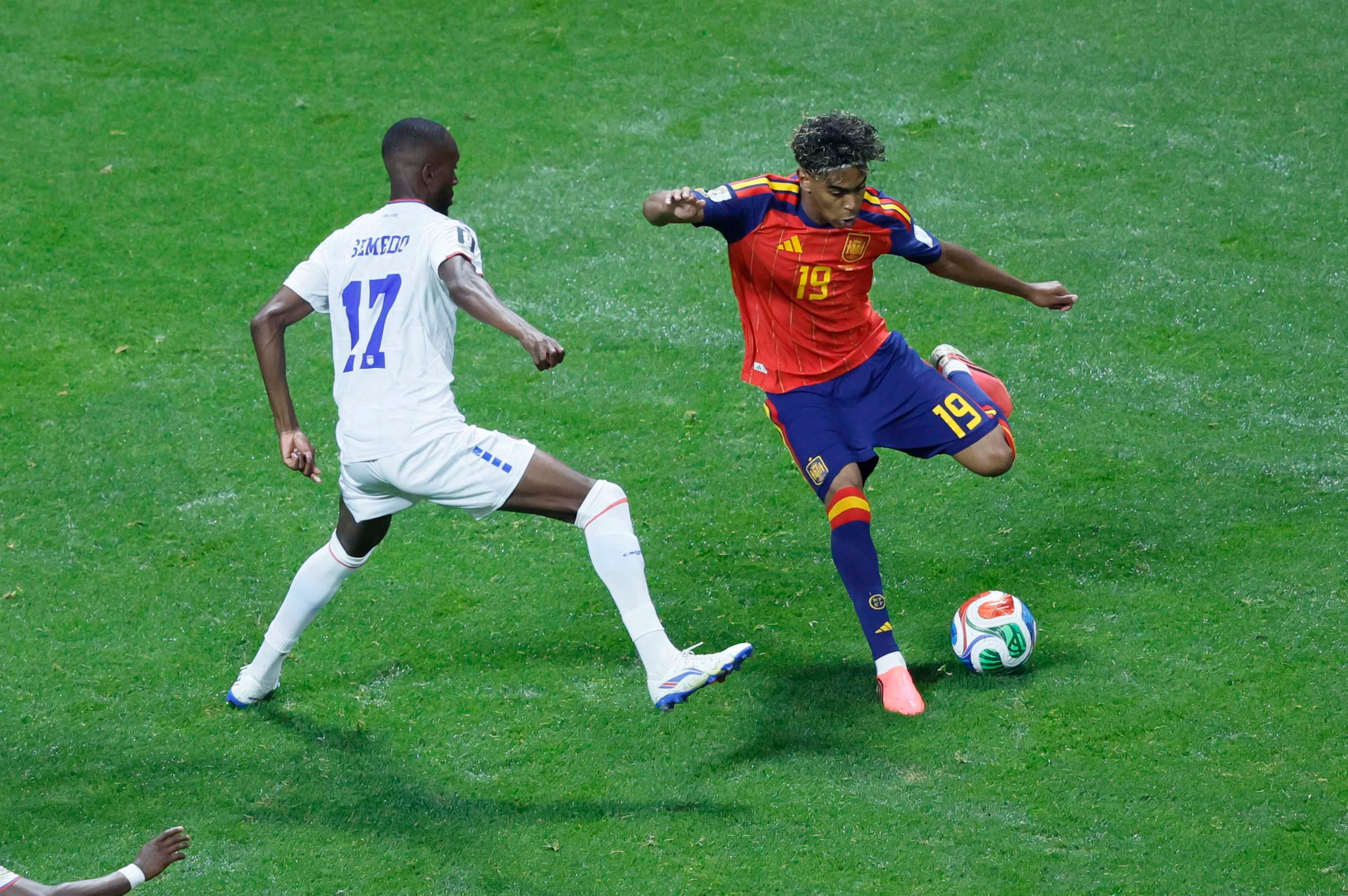Spain forward Lamine Yamal (right) dribbles under pressure during a World Cup match against Cape Verde on Monday, June 15, 2026, at Atlanta Stadium. (Miguel Martinez/AJC)