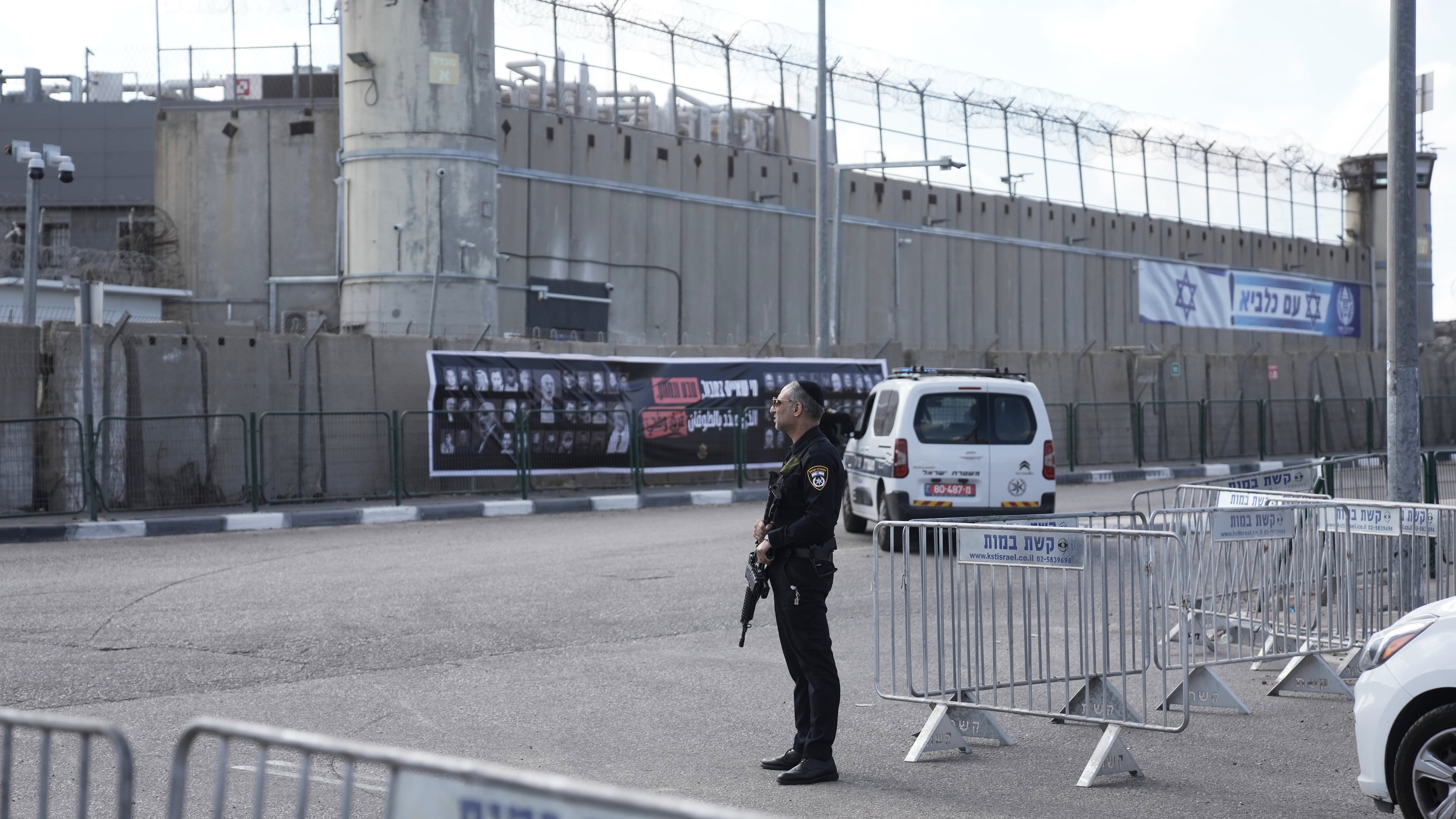 FILE - An Israeli police officer stands outside Ofer military prison near Jerusalem, on Oct. 13, 2025. (AP Photo/Mahmoud Illean, File)