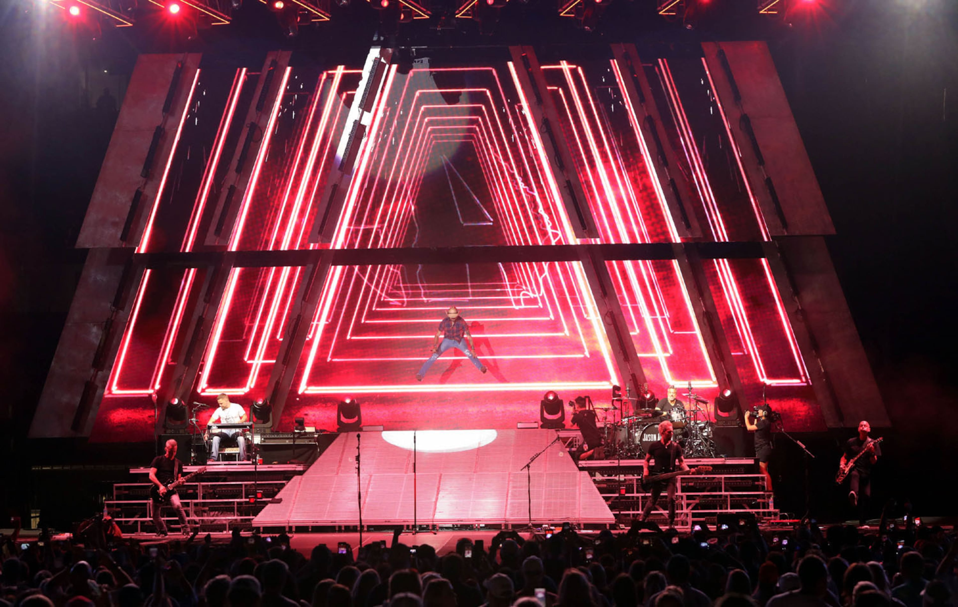 Jason Aldean brought his High Noon Neon Tour to sold out SunTrust Park on Saturday, July 21, 2018, with openers Hootie & the Blowfish, Luke Combs and Lauren Alaina.
Robb Cohen Photography & Video /RobbsPhotos.com