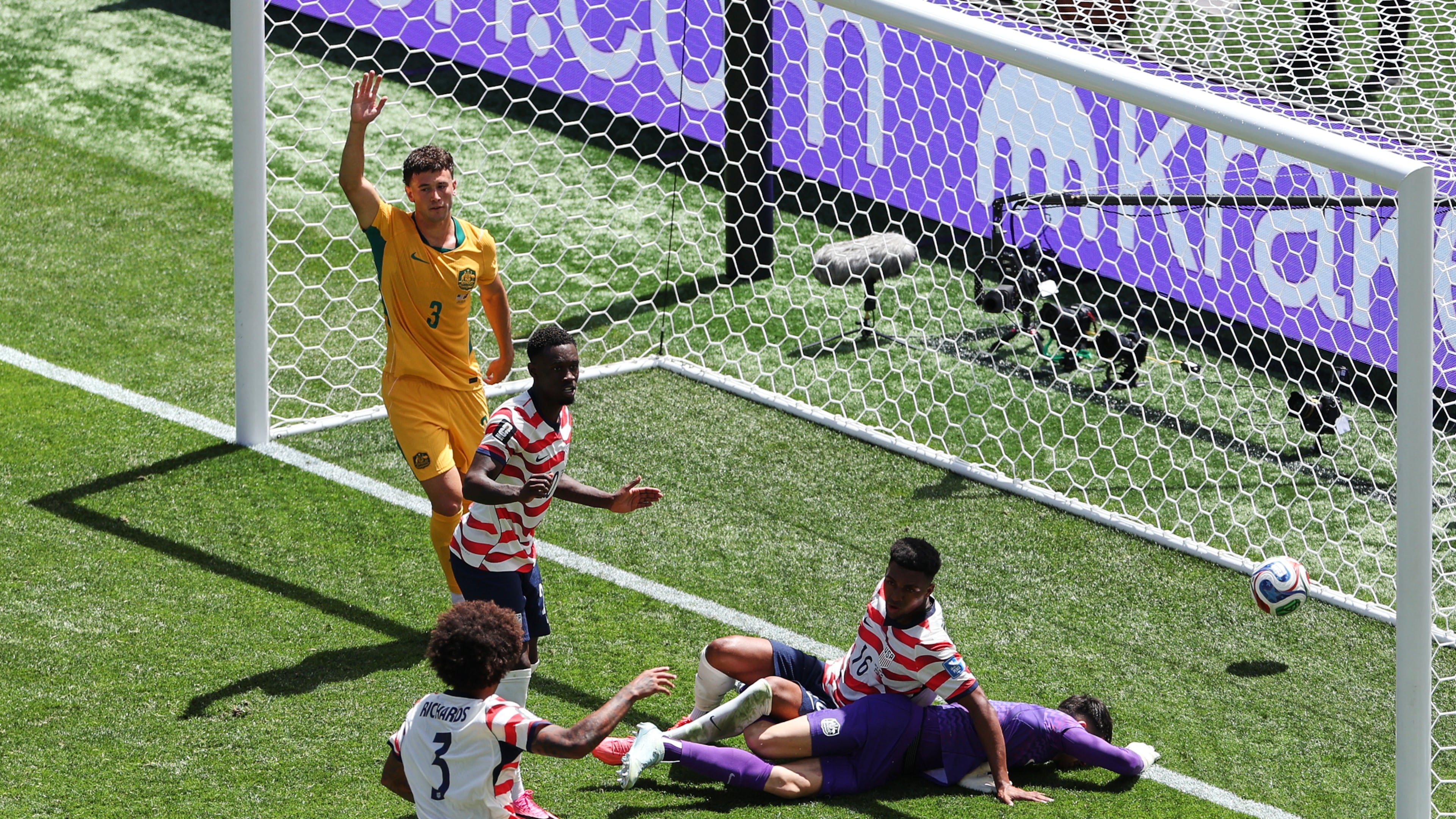 Australia's Aiden O'Neill (13) appeals for offside after United States' Alex Freeman (16) scored a goal past Australia goalkeeper Patrick Beach (18) during the World Cup Group D soccer match between the United States and Australia in Seattle, Friday, June 19, 2026. (AP Photo/Maddy Grassy)