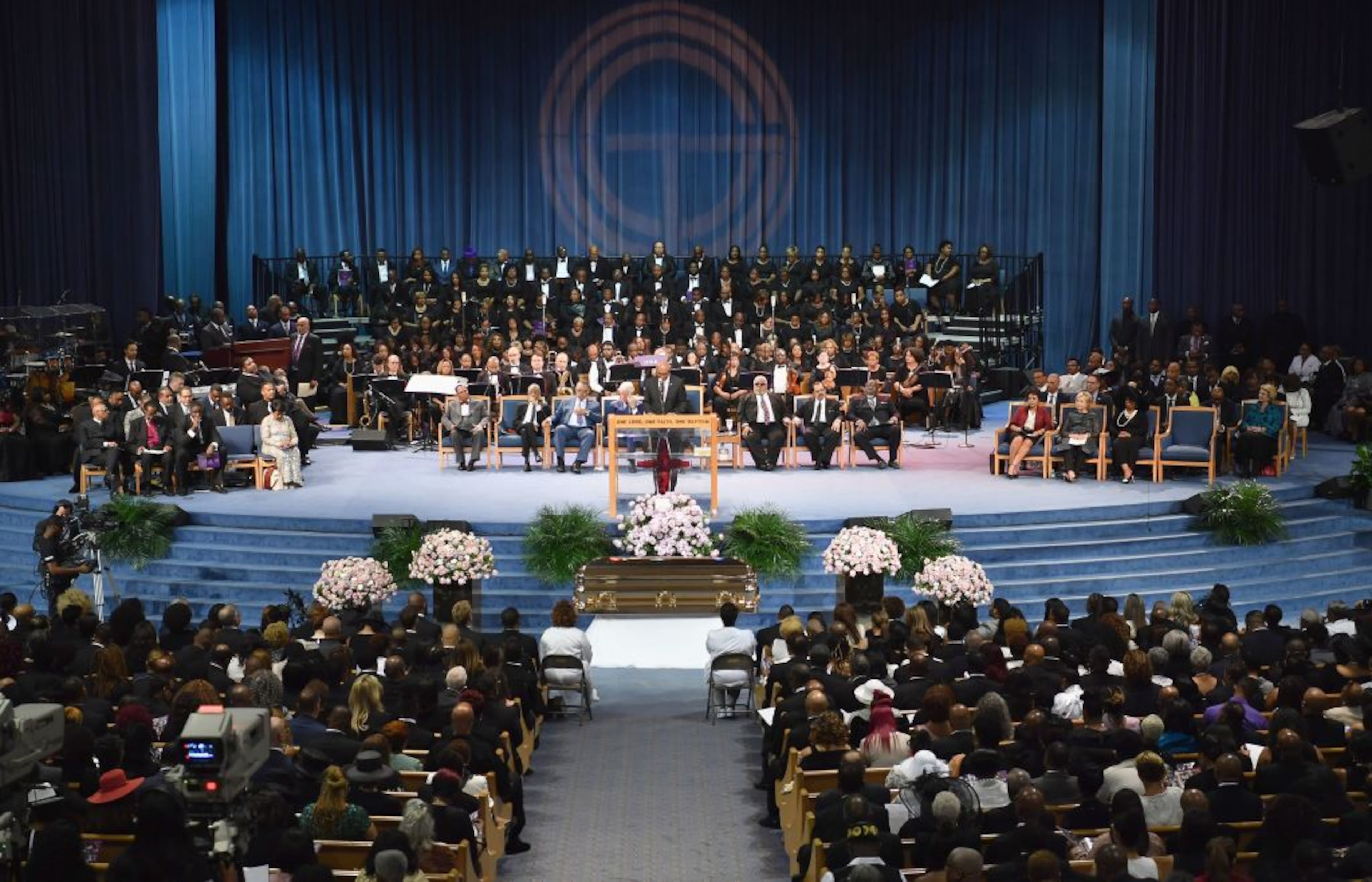 Mourners attend Aretha Franklin's funeral at Greater Grace Temple on August 31, 2018 in Detroit, Michigan. (Photo by Angela Weiss / AFP) (Photo credit should read ANGELA WEISS/AFP/Getty Images)