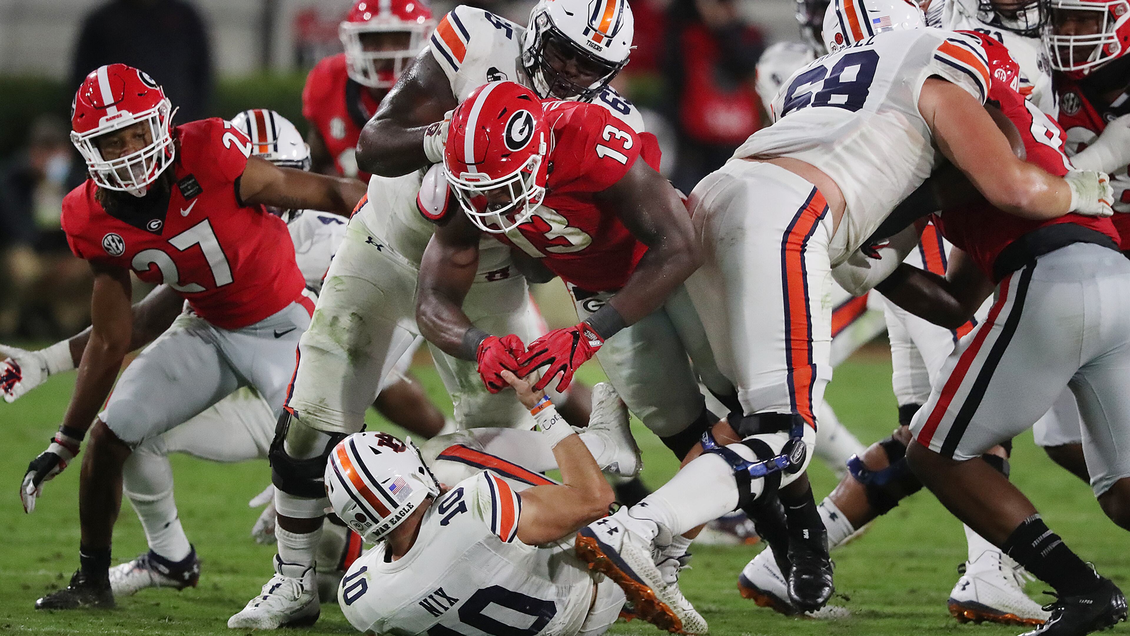 100320 Athens: Georgia linebacker Azeez Ojulari sacks Auburn quarterback Bo Nix for a loss during the third quarter in a SEC college football game on Saturday, Oct 3, 2020 in Athens. Georgia beat Auburn 27-6. “Curtis Compton / Curtis.Compton@ajc.com”
