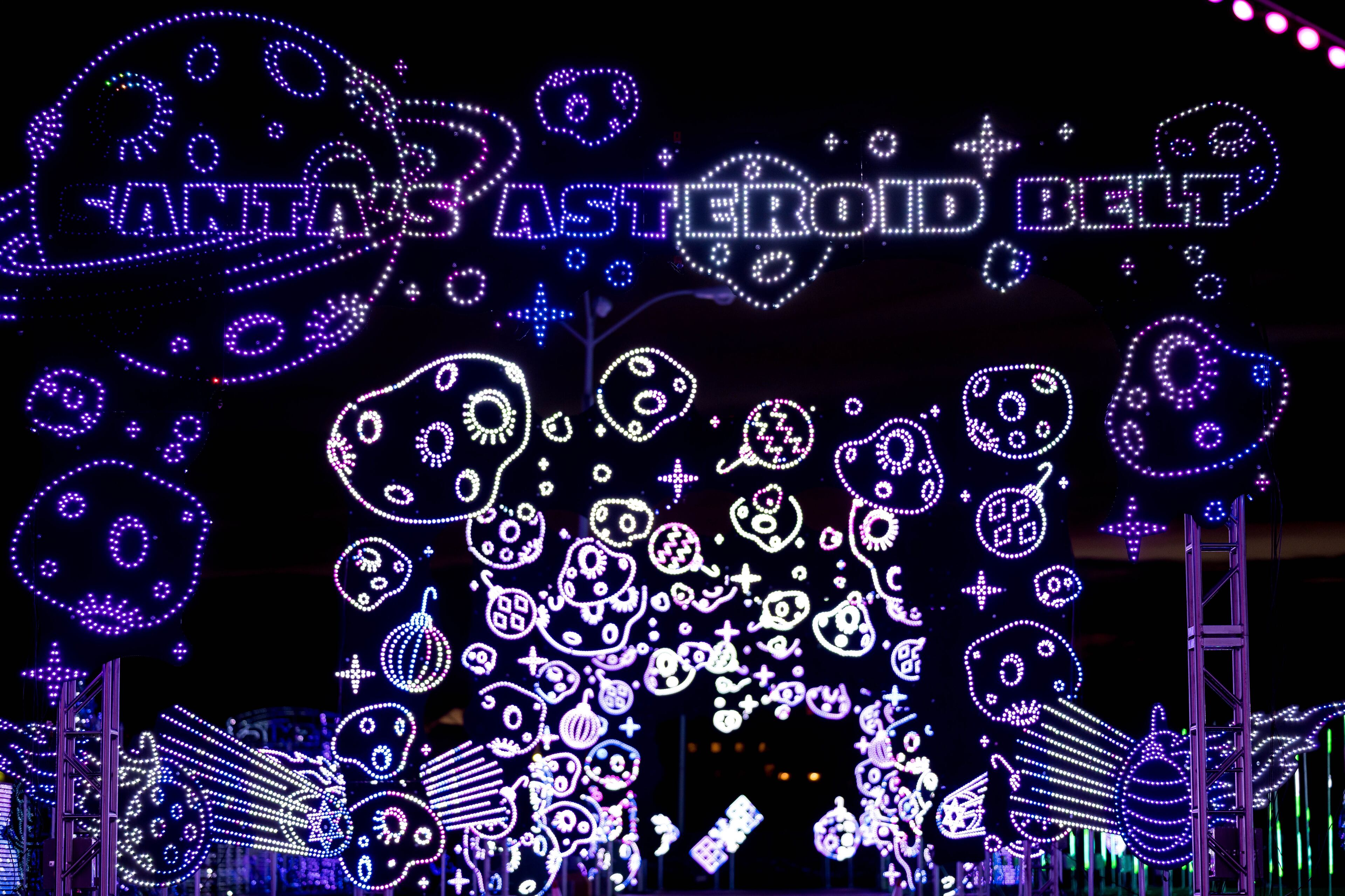 Welcome to Santa’s Asteroid Belt at World of Illumination’s “Cosmic Sleighride” light spectacular, landing at Six Flags White Water. Courtesy of World of Illumination