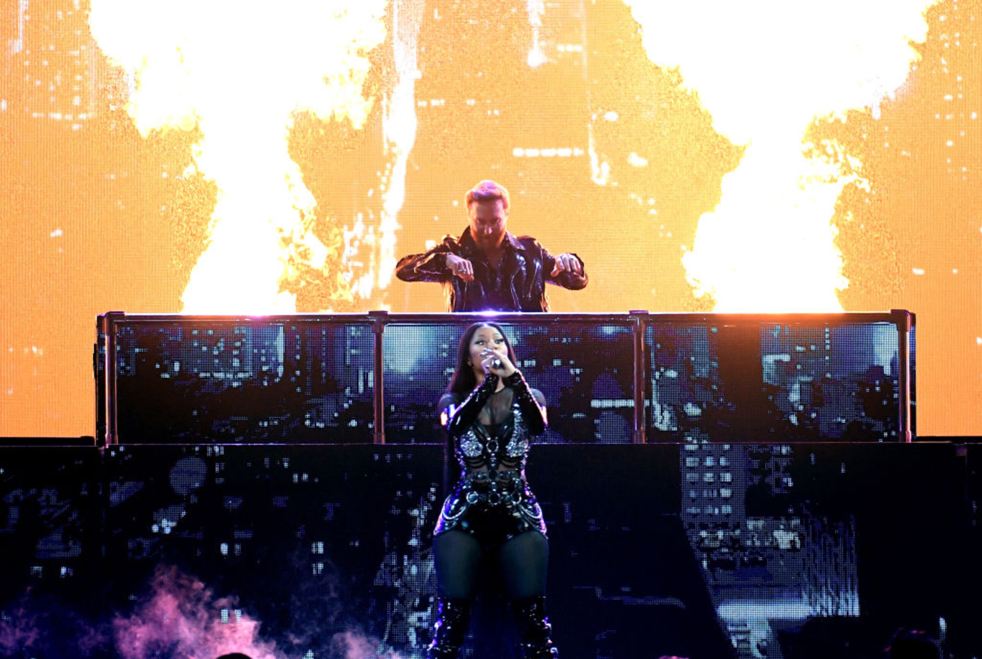 LAS VEGAS, NV - MAY 21: DJ David Guetta (top) and rapper Nicki Minaj perform onstage during the 2017 Billboard Music Awards at T-Mobile Arena on May 21, 2017 in Las Vegas, Nevada. (Photo by Ethan Miller/Getty Images)
