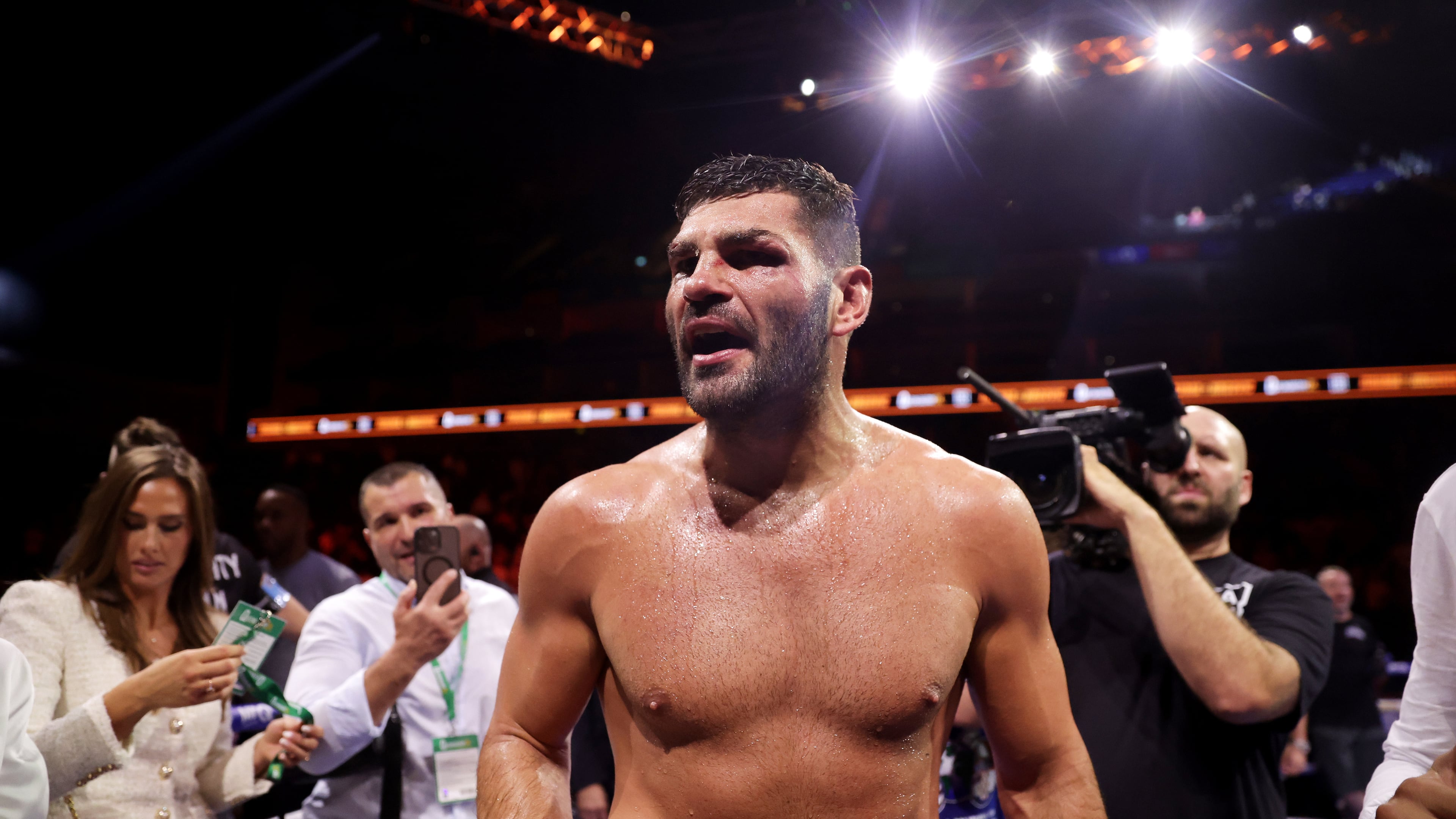 Boxer Filip Hrgovic celebrates defeating Moses Itauma in their vacant IBF world heavyweight title, Saturday, Aug. 29, 2026, in London. (Steven Paston/PA via AP)