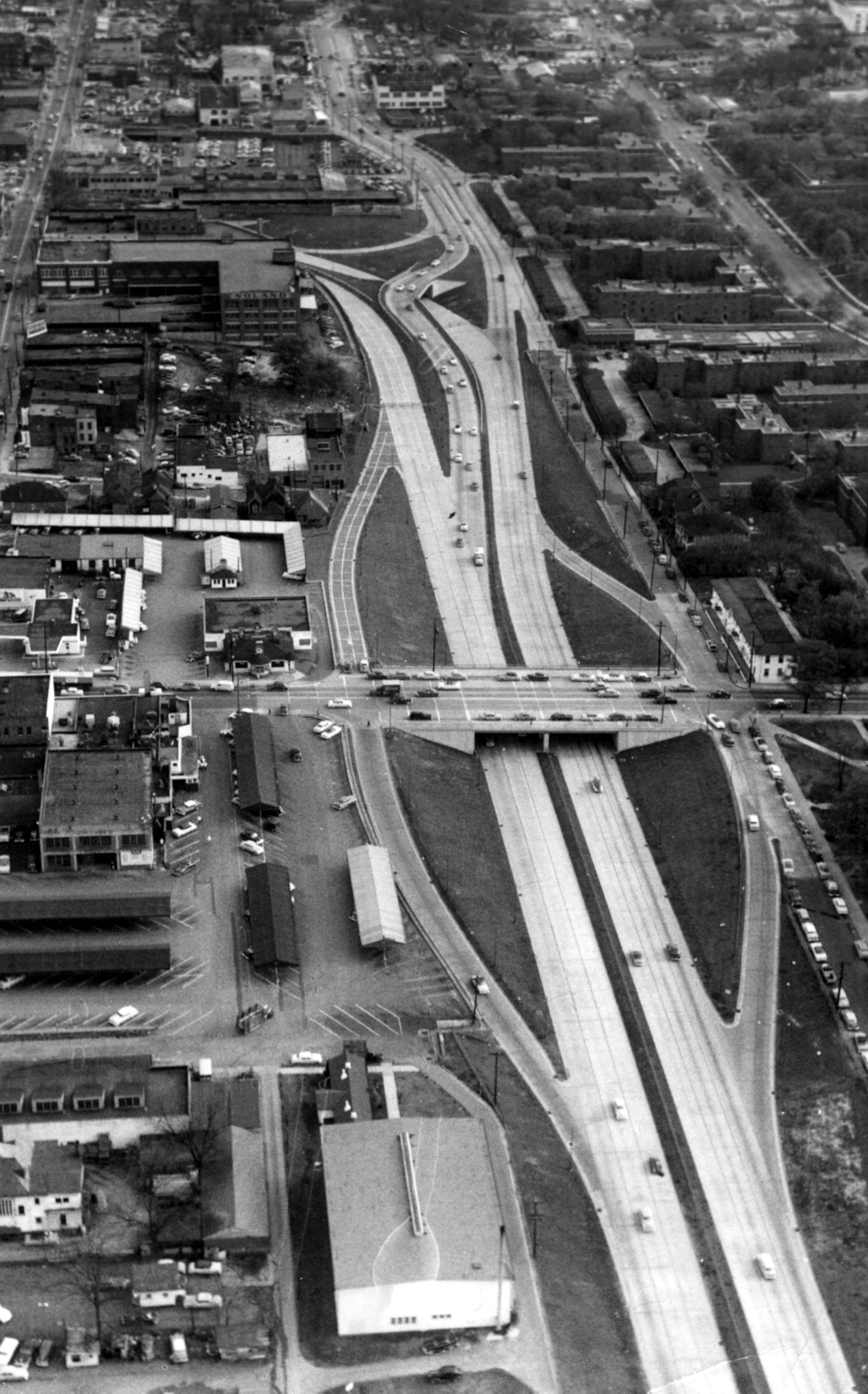 ATLANTA, GA - April, 1954 - Downtown Expressway looking south toward North Avenue (crossing expressway) Varsity Drive-In on left, Techwood Homes across expressway on right. Spring St. can be seen at upper left. (Ryan Sanders/AJC staff) 1954