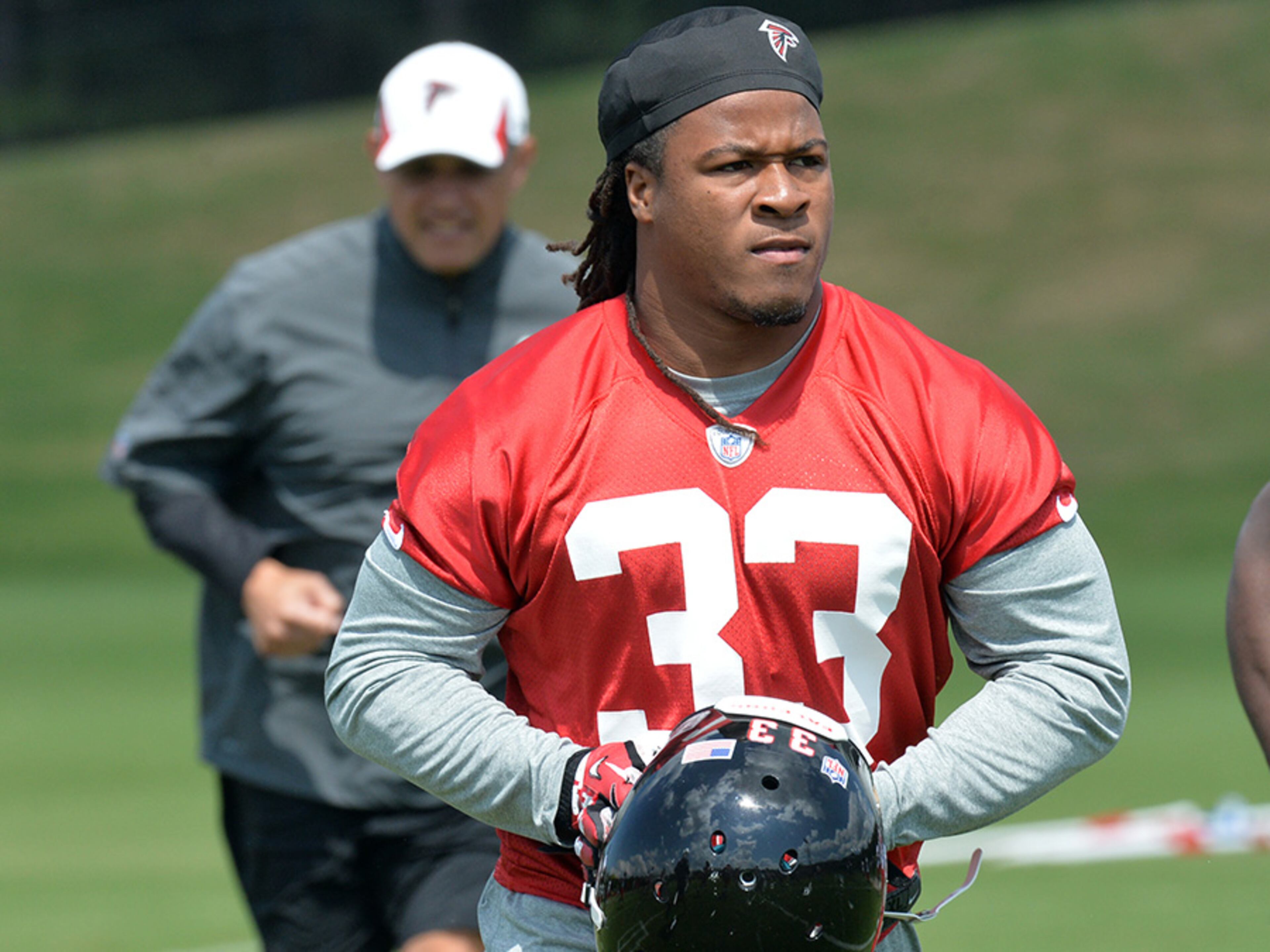 Running back Devonta Freeman, of Florida State, signed a 4-year, $2.7 million with $484,424 guaranteed.