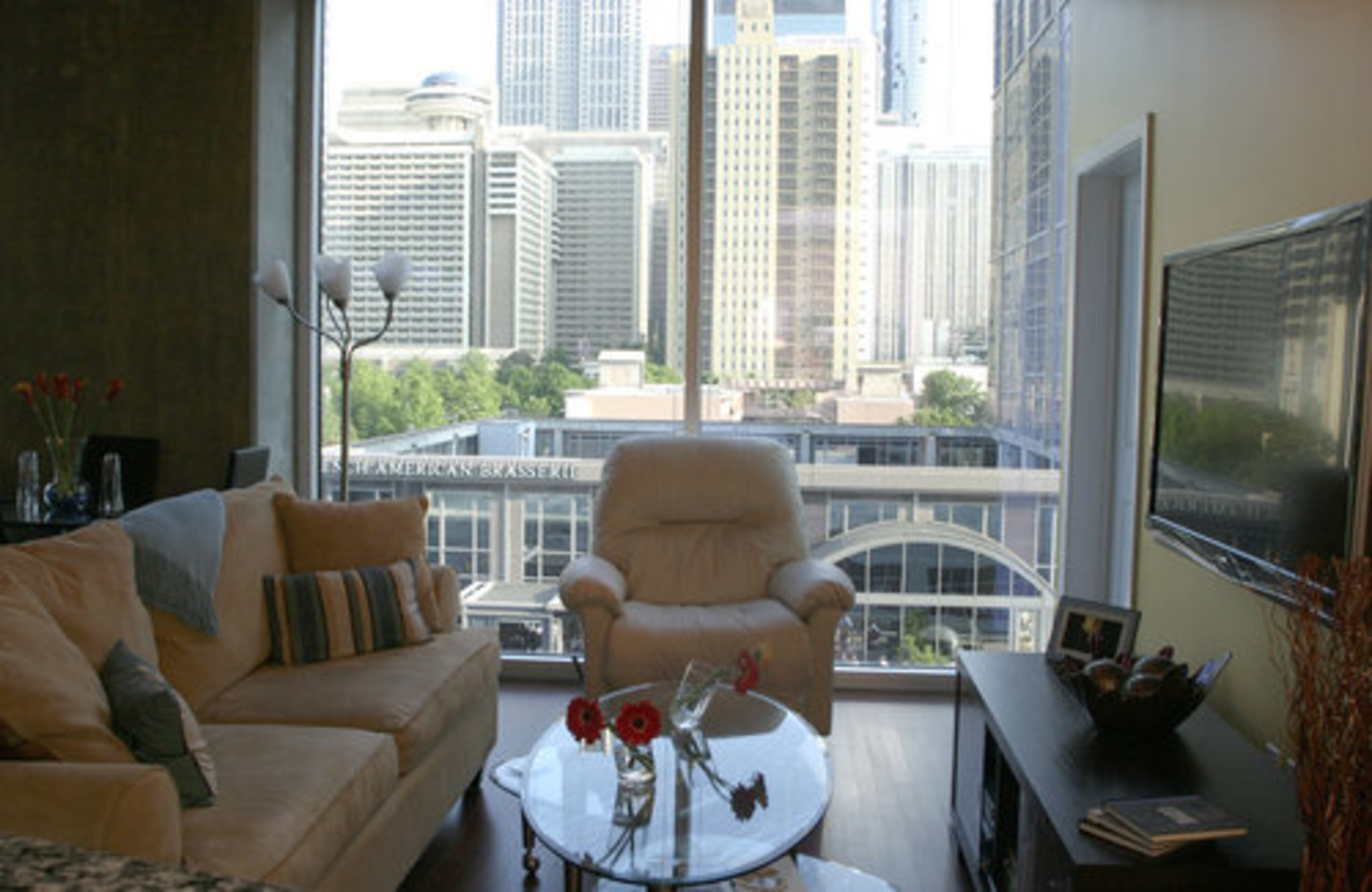 "Because of our small space it was hard to find pieces that really work in the unit. Everything was precisely measured, it took us a long time to find exactly the right pieces that we were both happy with," shares Miranda.