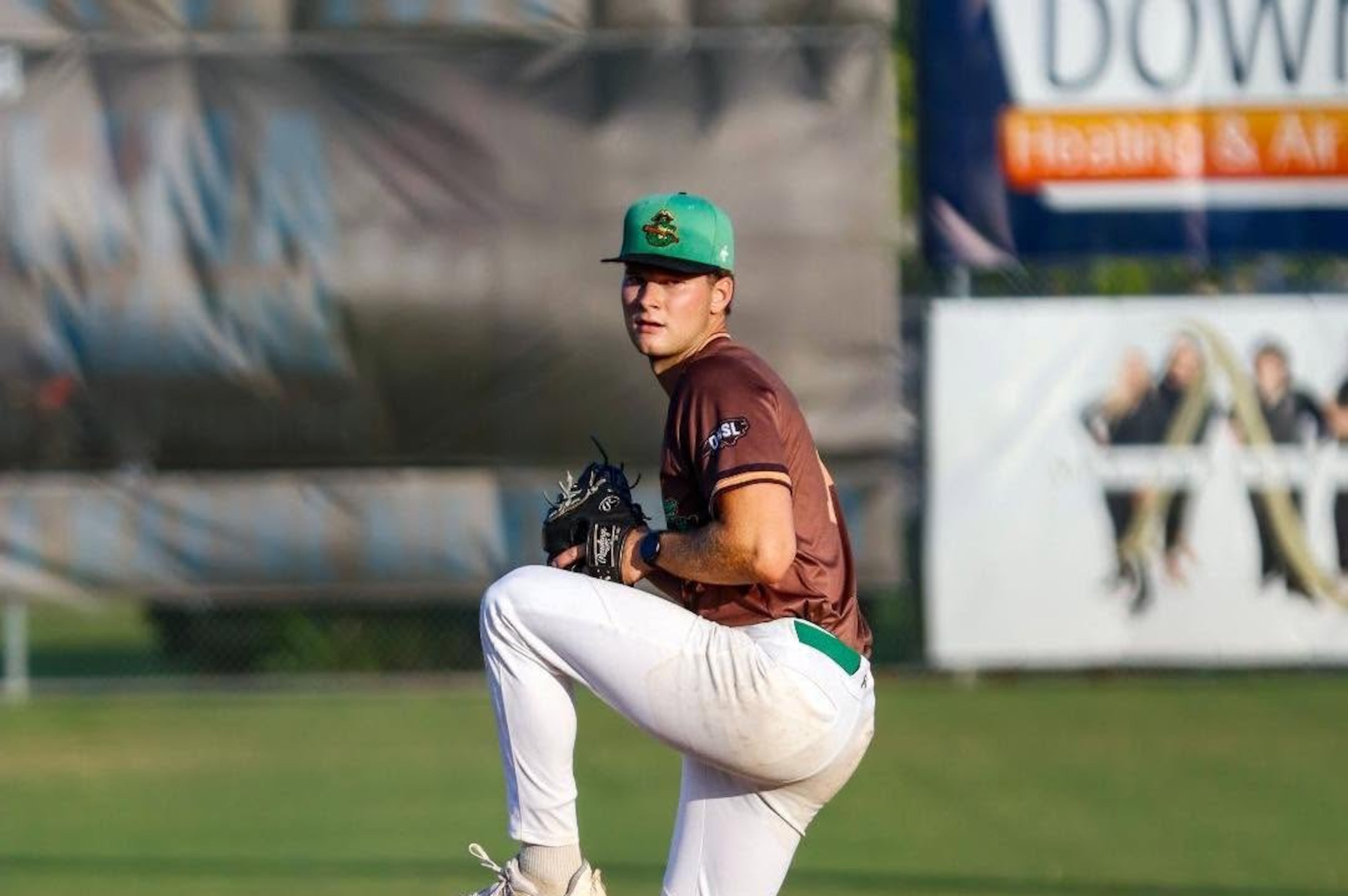 Sam Davis pitches