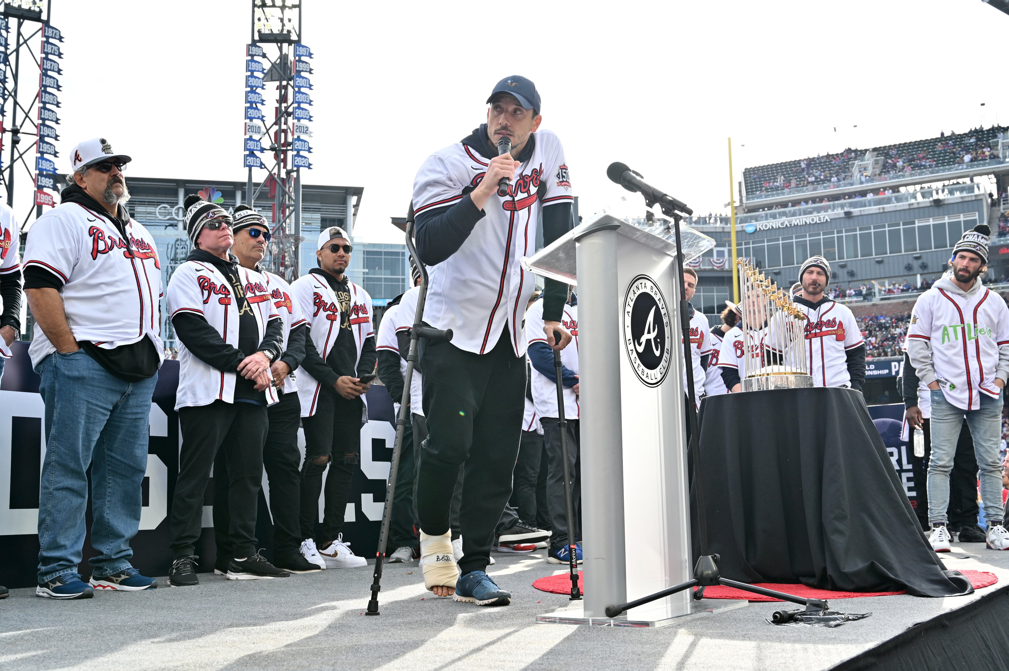November 5, 2021 Atlanta - Atlanta Braves pitcher Charlie Morton speaks during Truist Park Ceremony celebrating the Atlanta Braves' World Series win on Friday, November 5, 2021. Atlanta is partying on Friday like itÕs 1995, the last time the Atlanta Braves were World Series champions. The Atlanta Journal-Constitution is offering live updates from the Braves parade route in downtown Atlanta, Cobb County and inside Truist Park. (Hyosub Shin / Hyosub.Shin@ajc.com)