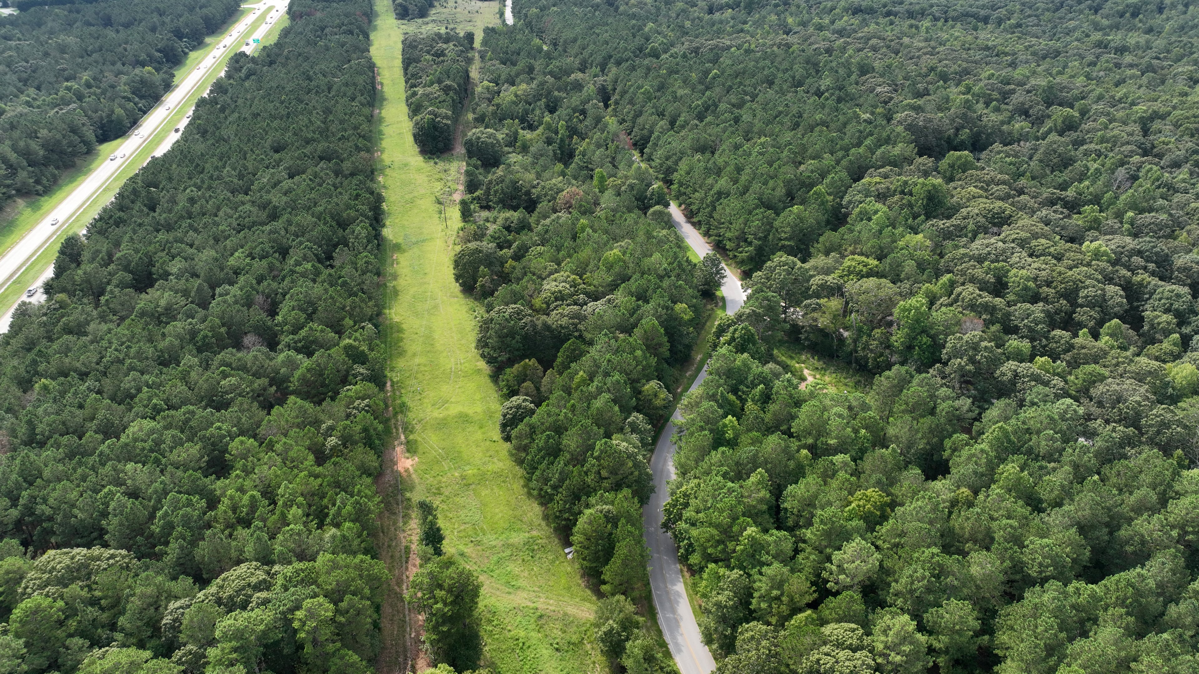 August 30, 2022 Dacula - Aerial photograph shows future site of Rowen development, a "knowledge community" similar to the research triangle that is scheduled to break ground in October, along Drowning Creek Road (right) in Dacula on Tuesday, August 30, 2022. University Pkwy (US-29) is shown on left. (Hyosub Shin / Hyosub.Shin@ajc.com)