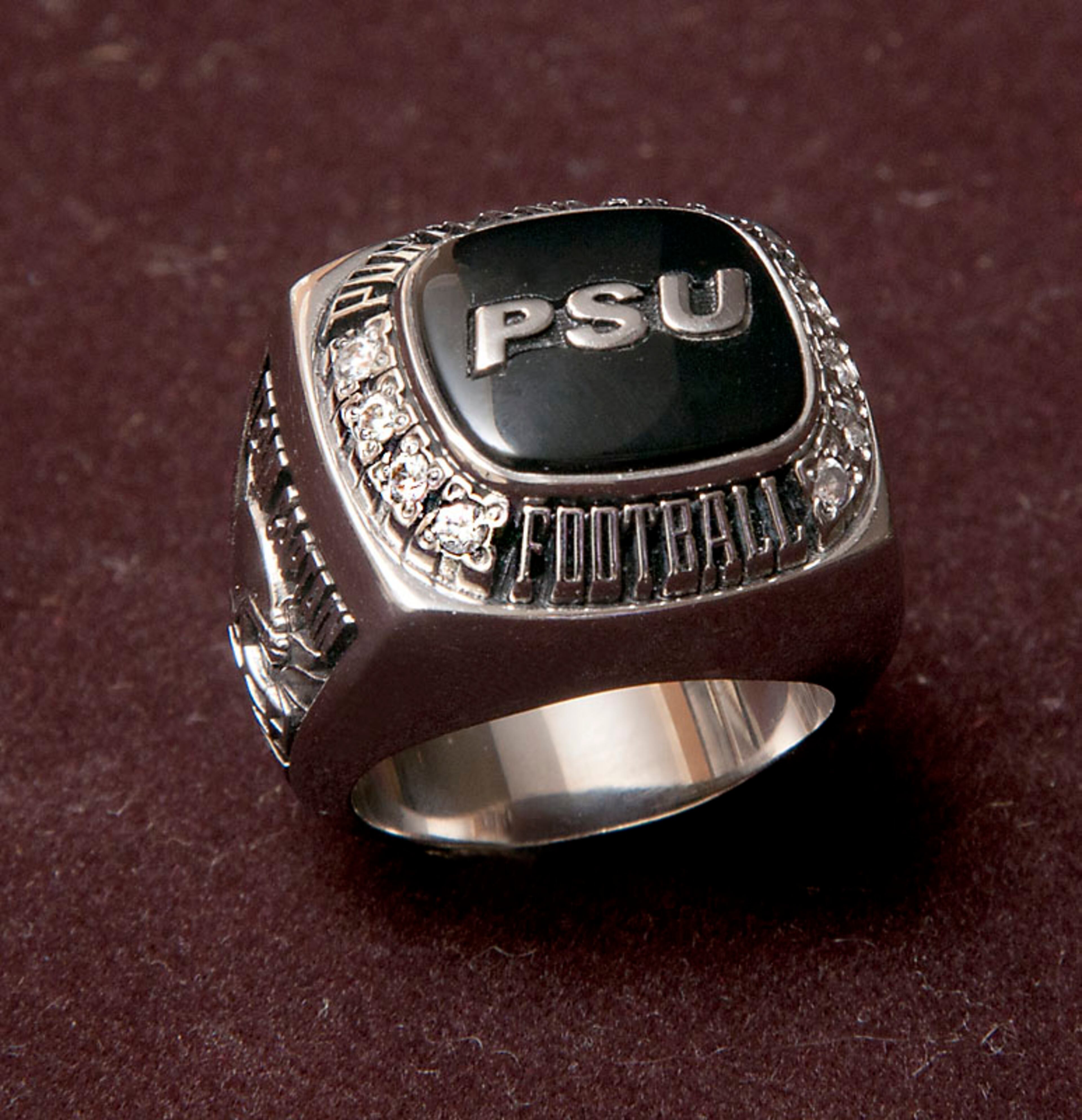 A ring from Jerry Glanville's last coaching job, Portland State in 2009, is available for purchase. Donna Davis Estate Sales in Dawsonville is handling the sale, which is open to the public from May 15 to May 17.