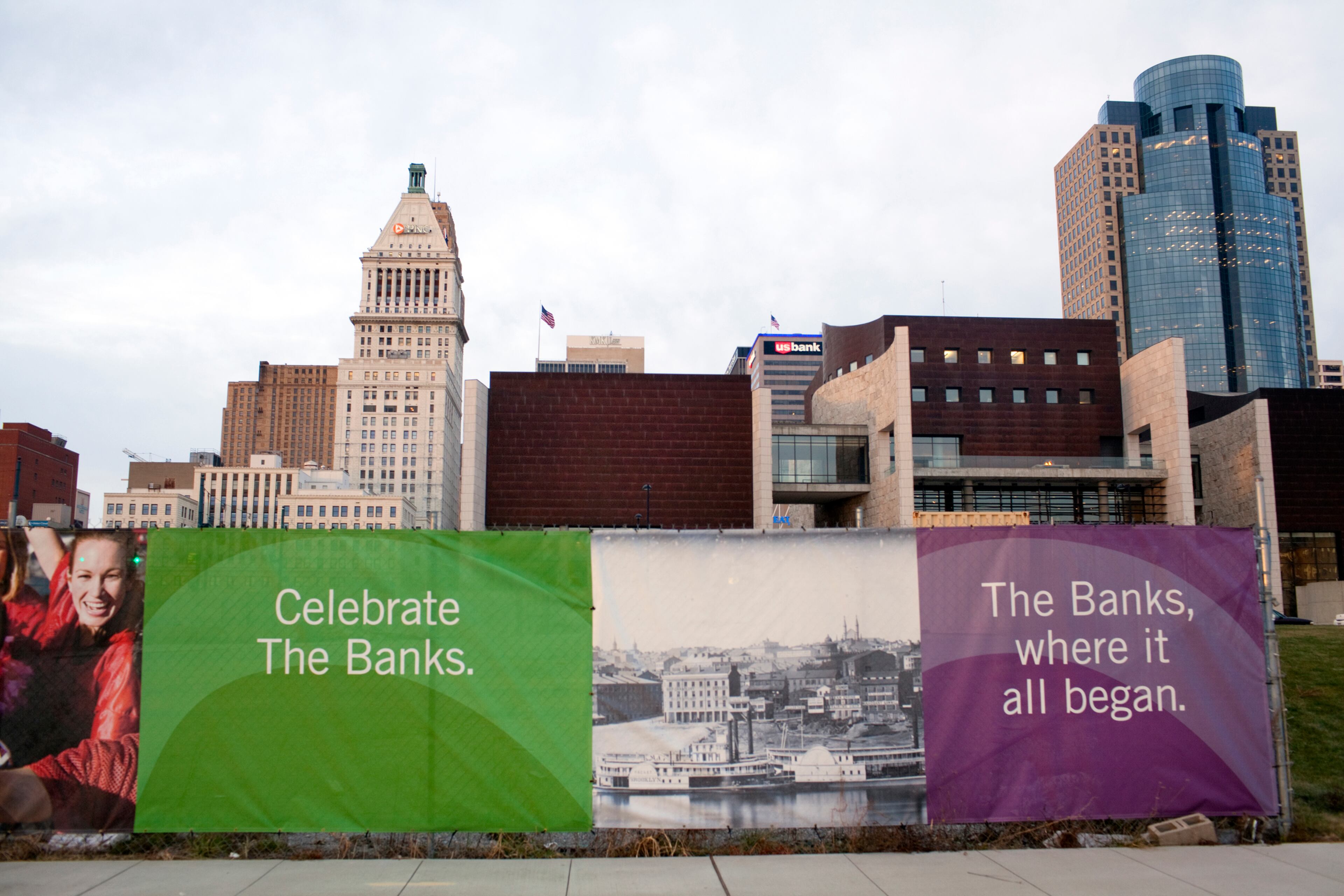 The Banks is in the heart of the Riverfront development in Cincinnati, Ohio and combines entertainment and residency at a convenient location between two professional sports teams stadiums: Paul Brown Stadium and Great American Ball Park. Plans to develop the area have been in the works for over a decade and will continue for several more years to fully expand the area to include a carousel, green space, boat docks and playgrounds. People are drawn to the area to attend Red's baseball games, tailgate before Bengals football games and concerts in the parks. There are several restaurants and bars in the area including Toby Keith's I love this Bar & Grill, Johnny Rockets, Ruth's Chris Steakhouse and Orange Leaf.