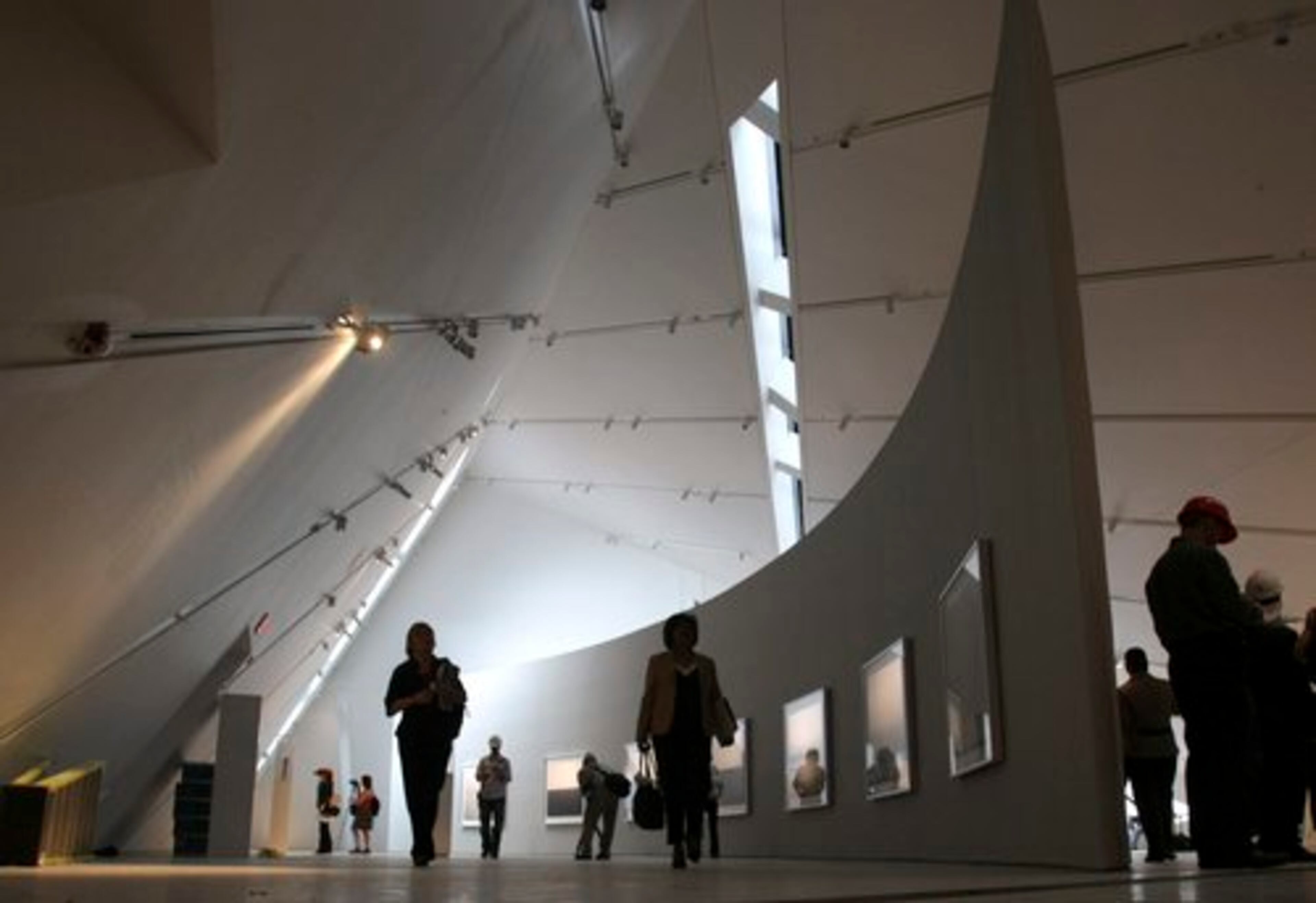 The Royal Ontario Museum (ROM) recently reopened after years of renovations to reveal a massive and obtrusive crystal addition. The dramatic aluminum and glass-clad addition juts and soars from the original Italianate Neo-Romanesque building.