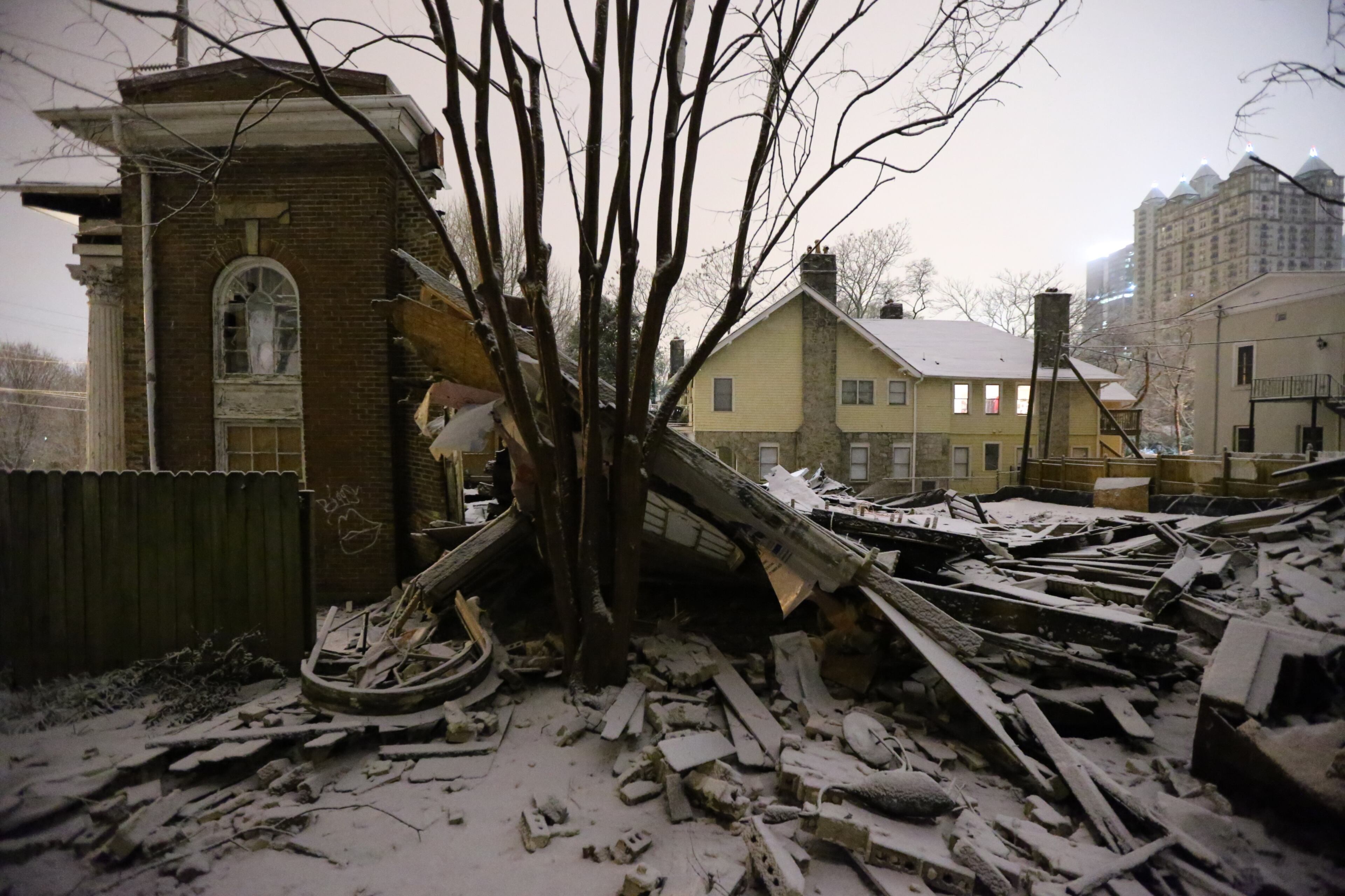A historic Midtown building under renovation collapsed Wednesday night, after a day of significant ice accumulation. The Craigie House, at 1204 Piedmont Ave., was vacant and no one was injured in the collapse, said Janet Ward, spokeswoman for the Atlanta Fire Department. But investigators have not determined if the collapse was related to the icy conditions.