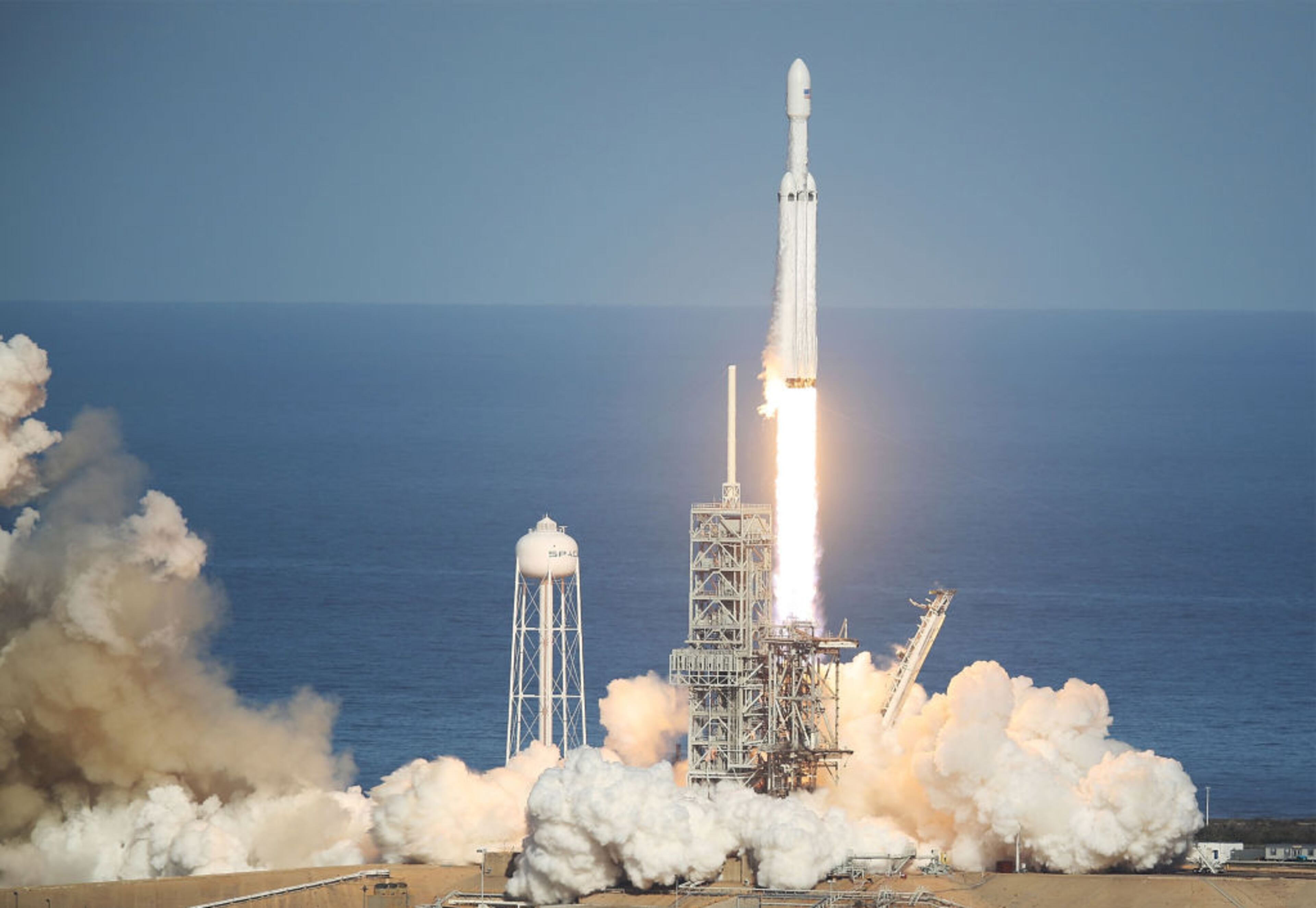 CAPE CANAVERAL, FL - FEBRUARY 06: The SpaceX Falcon Heavy rocket lifts off from launch pad 39A at Kennedy Space Center on February 6, 2018 in Cape Canaveral, Florida. The rocket is the most powerful rocket in the world and is carrying a Tesla Roadster into orbit. (Photo by Joe Raedle/Getty Images)