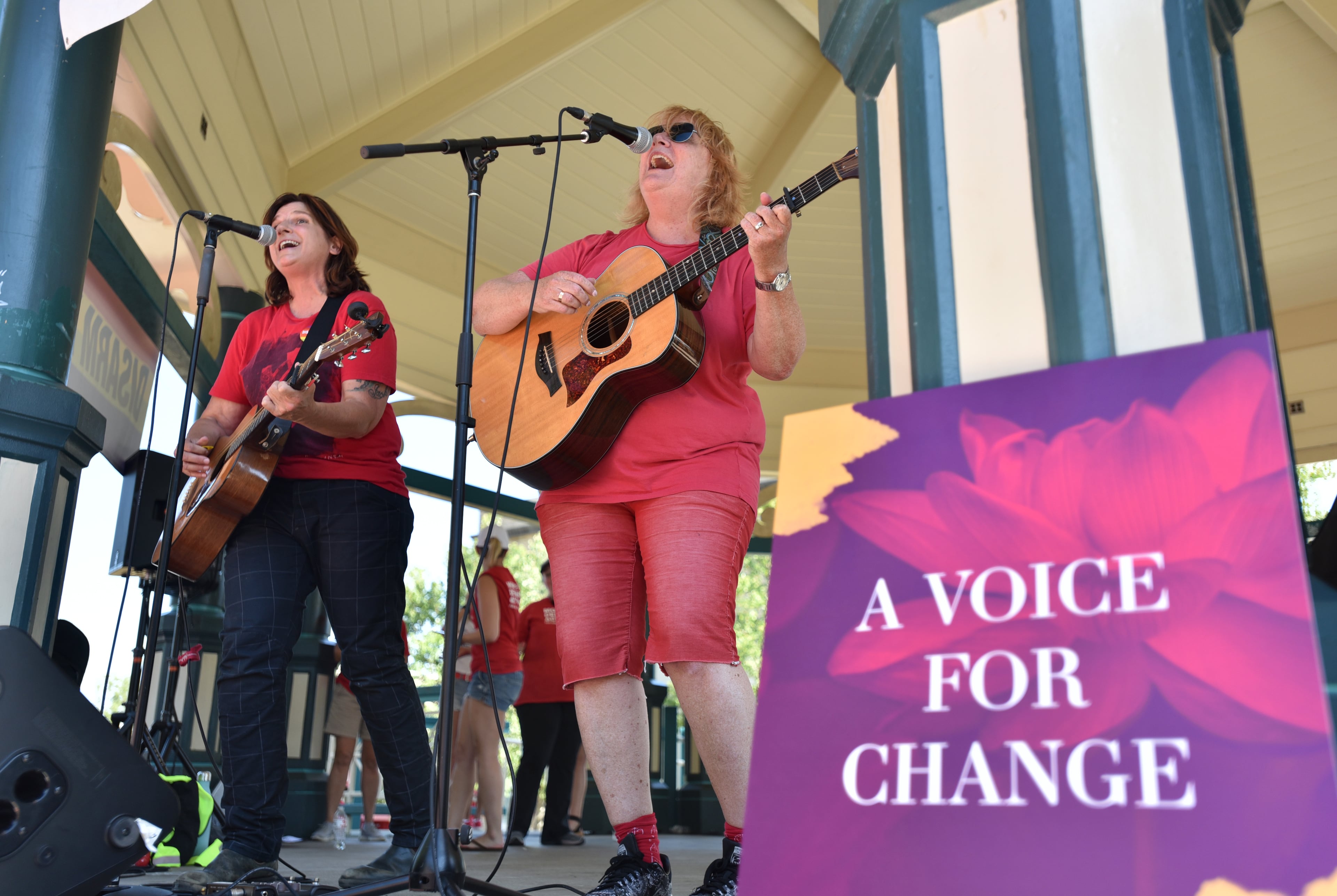 The Indigo Girls perform during Recess Rally on the Decatur Square in 2019. (Hyosub Shin/AJC)
