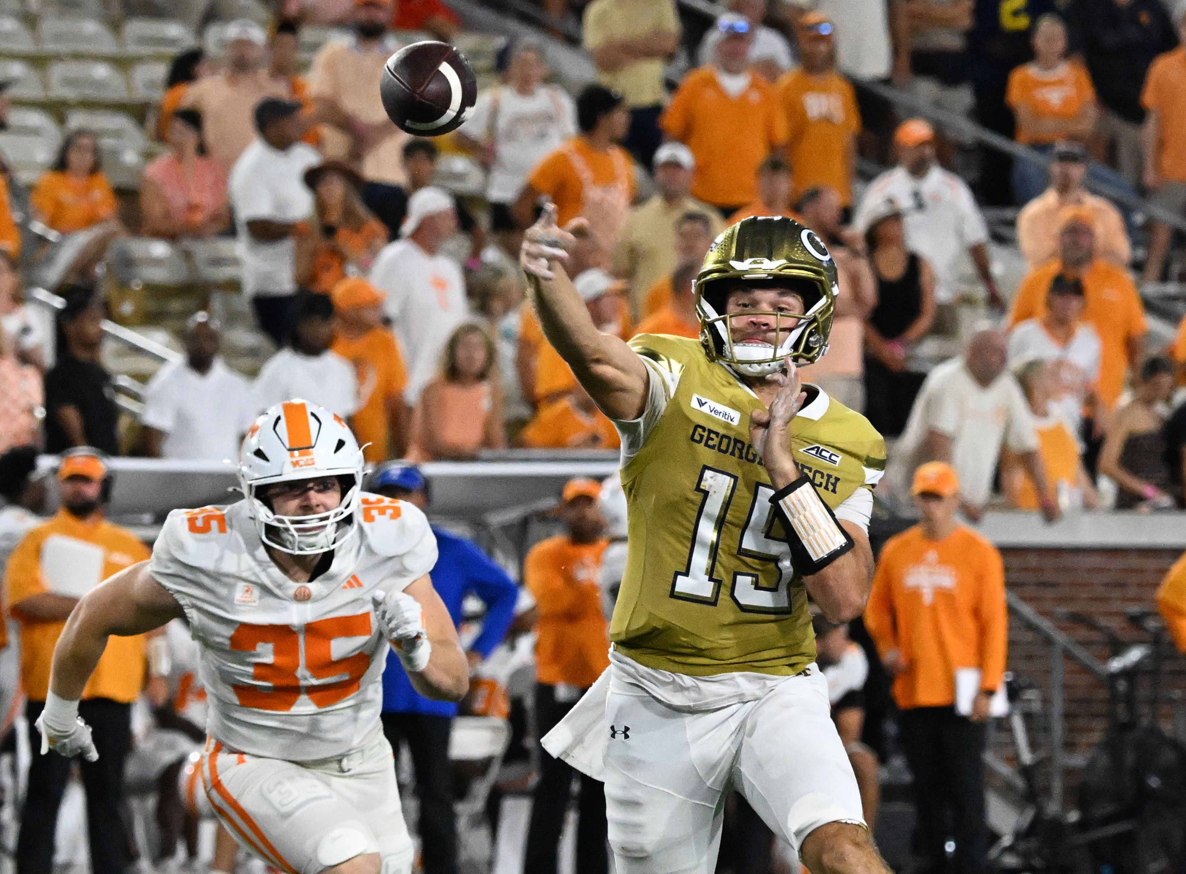 Georgia Tech quarterback Alberto Mendoza (15) gets off a pass during the second half in an NCAA college football game at Bobby Dodd Stadium on Saturday, Sept. 12, 2026, in Atlanta. Tennessee defeated Georgia Tech 45-24. (Hyosub Shin/AJC)