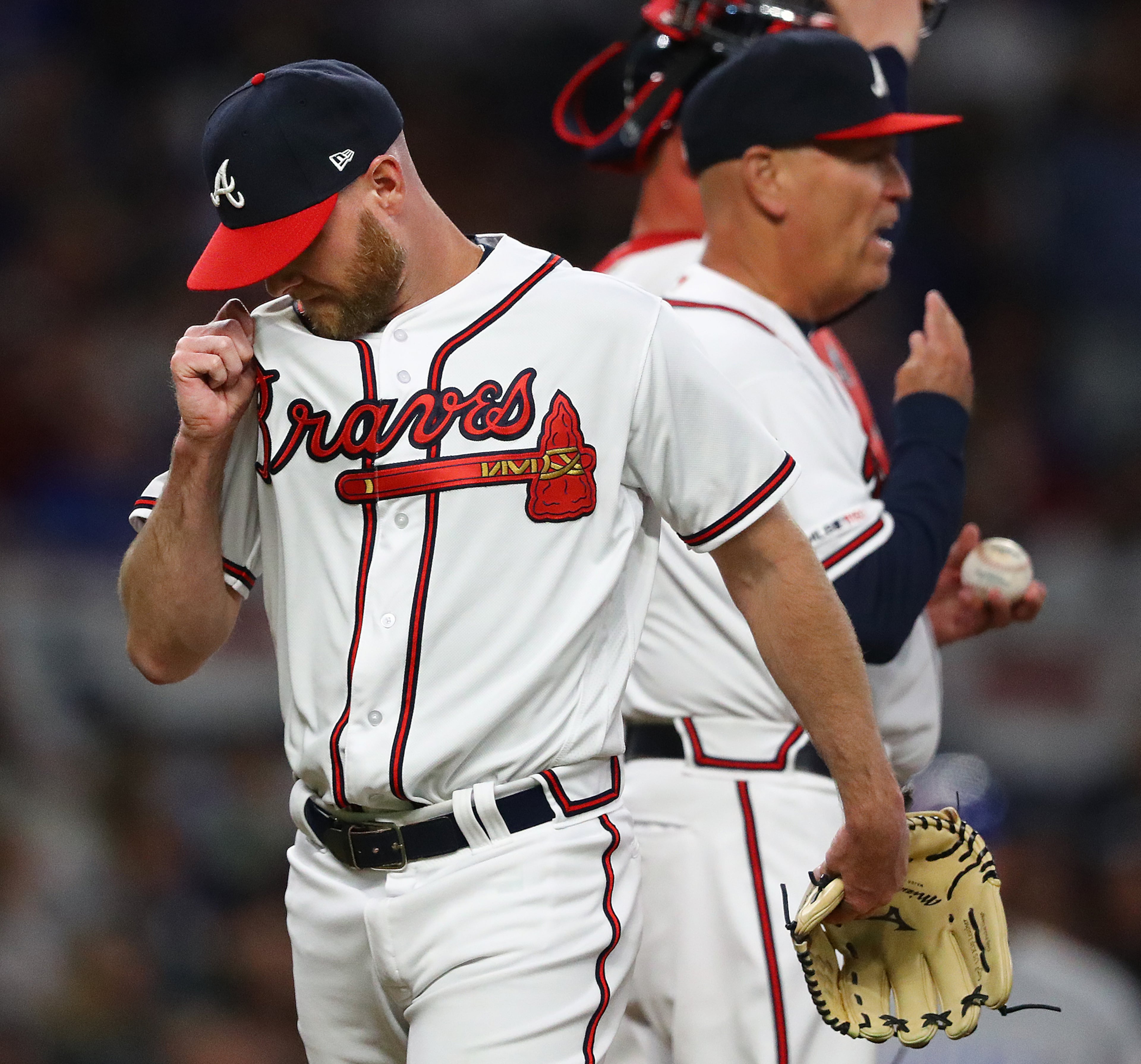 Braves manager Brian Snitker (right) pulls pitcher Johnny Venters after the Cubs took a 3-2 lead in the sixth inning Wednesday, April 3, 2019, in Atlanta. Curtis Compton/ccompton@ajc.com