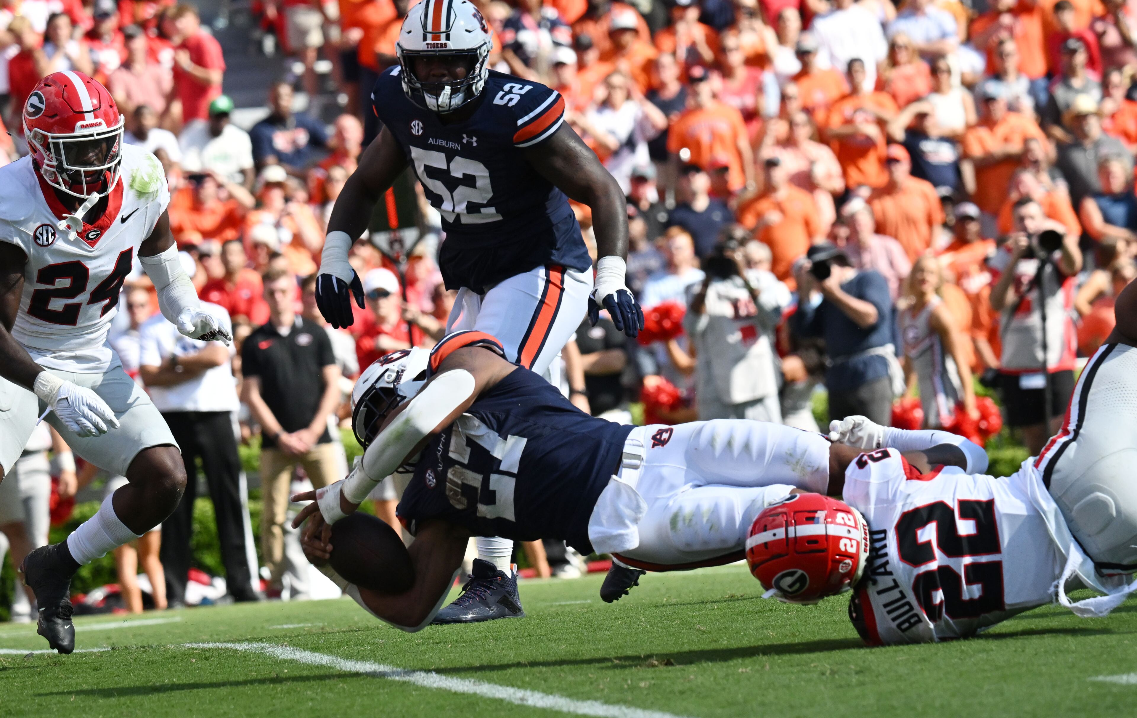 Auburn running back Jarquez Hunter scores a touchdown over Georgia defensive back Javon Bullard during the first half in an NCAA football game at Jordan-Hare Stadium, Saturday, Sept. 30, 2023, in Auburn, Alabama. (Hyosub Shin / Hyosub.Shin@ajc.com)
