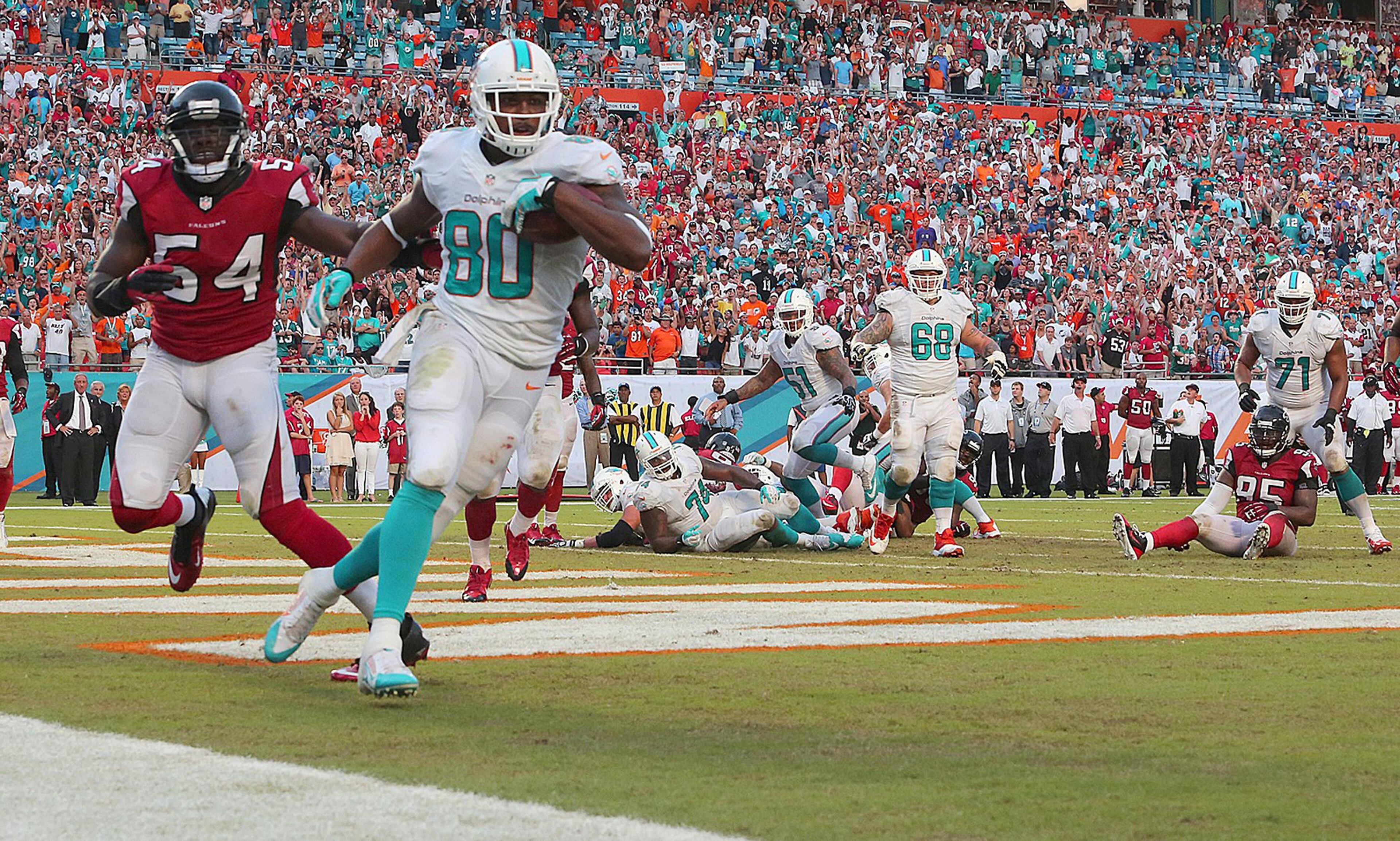 Miami Dolphins tight end Dion Sims (80) scores a touchdown against the Atlanta Falcons at Sun Life Stadium in Miami, Florida, on Sunday, September 22, 2013. (Hector Gabino/El Nuevo Herald/MCT)