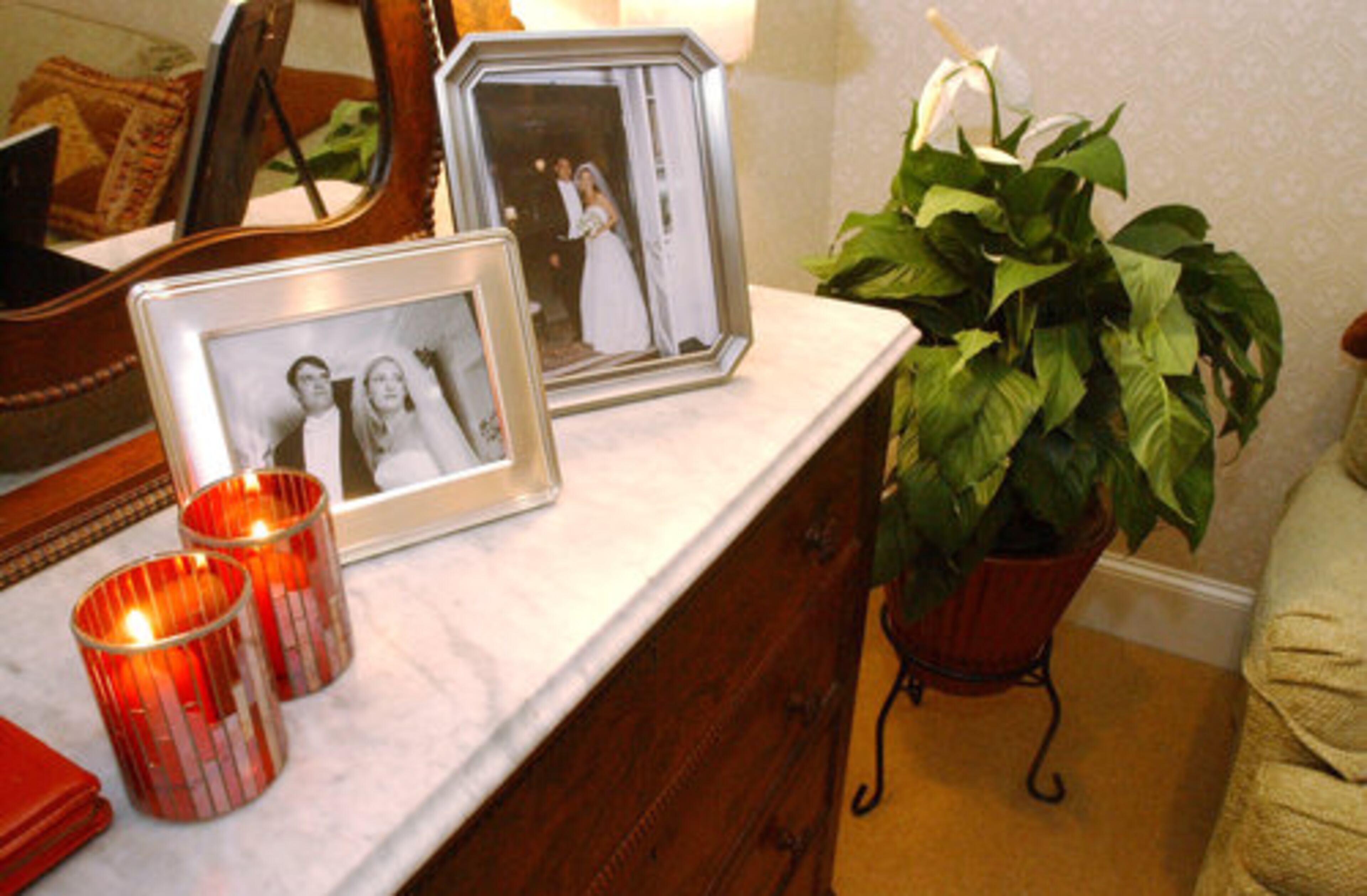 The bedroom should focus on romance and relationships and be void of distractions such as televisions and desks, says interior designer Trente Ashton. Also, photographs should be of the couple who inhabits the bedroom and void of other photos of family & friends. She also says that pink and red are colors that should appear in a bedroom, even if only in small amounts. A plant placed in the right corner, the relationship corner, will encourage the relationship to grow and flourish.