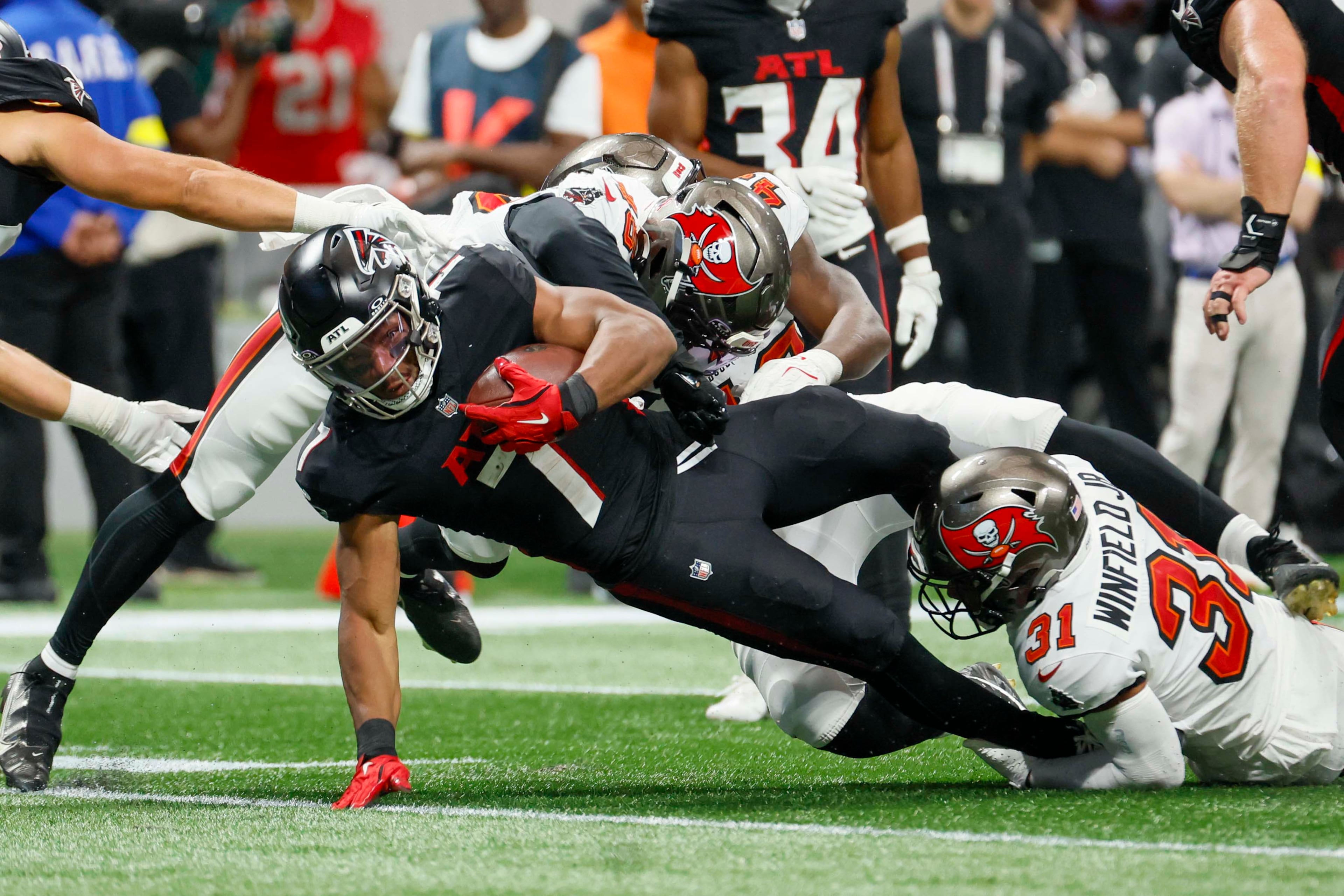 Atlanta Falcons running back Bijan Robinson (7) dives as he gets tackled during the second half of an NFL game against the Tampa Bay Buccaneers at Mercedes-Benz Stadium on Sunday, September 7, 2025, in Atlanta.
(Miguel Martinez/ AJC)