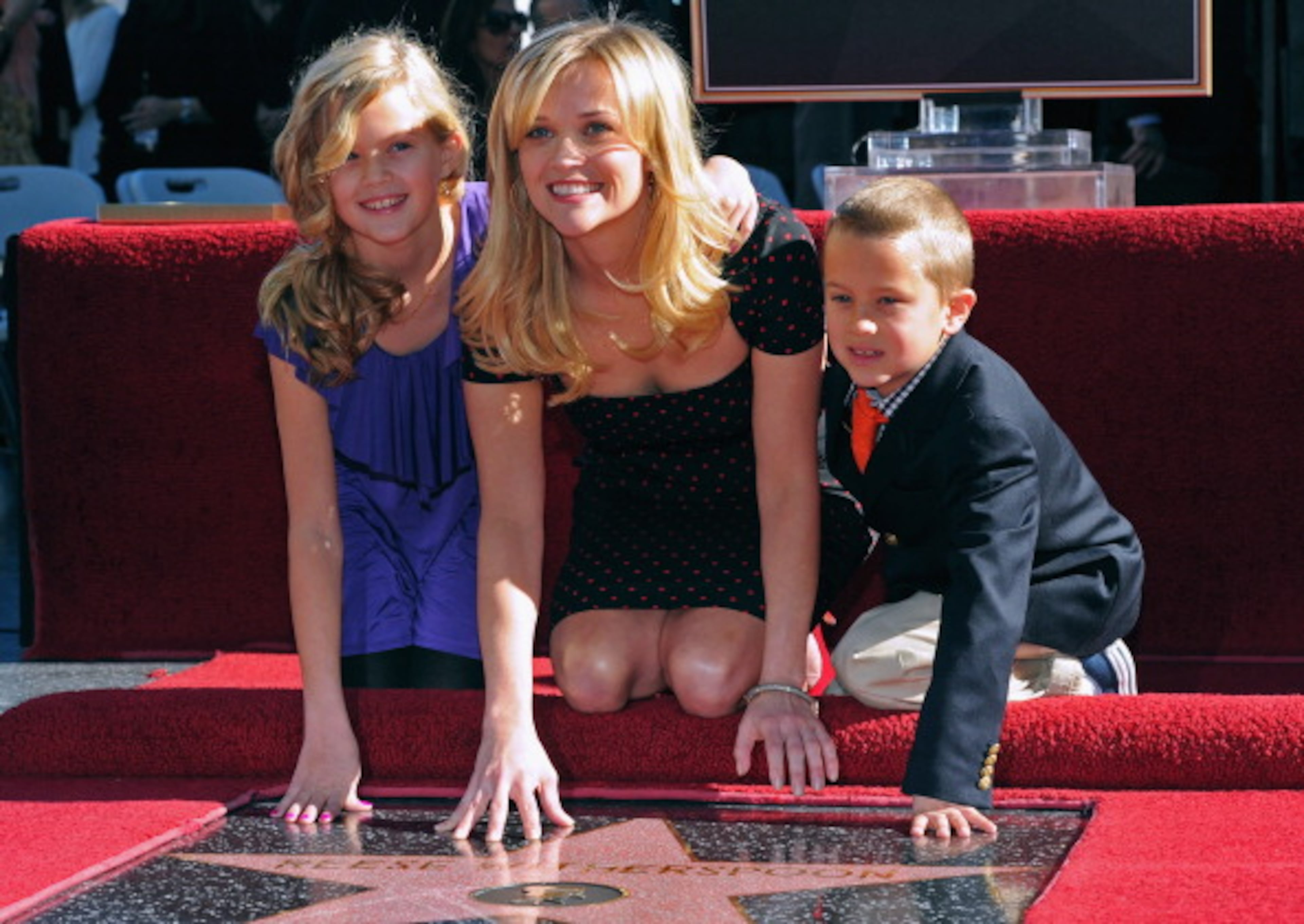 HOLLYWOOD, CA - DECEMBER 01: Actress Reese Witherspoon, daughter Ava Phillipe and son Deacon Phillipe attend the ceremony honoring actrress Reese Witherspoon with the 2,425th Star on The Hollywood Walk of Fame on December 1, 2010 in Hollywood, California. (Photo by Alberto E. Rodriguez/Getty Images)