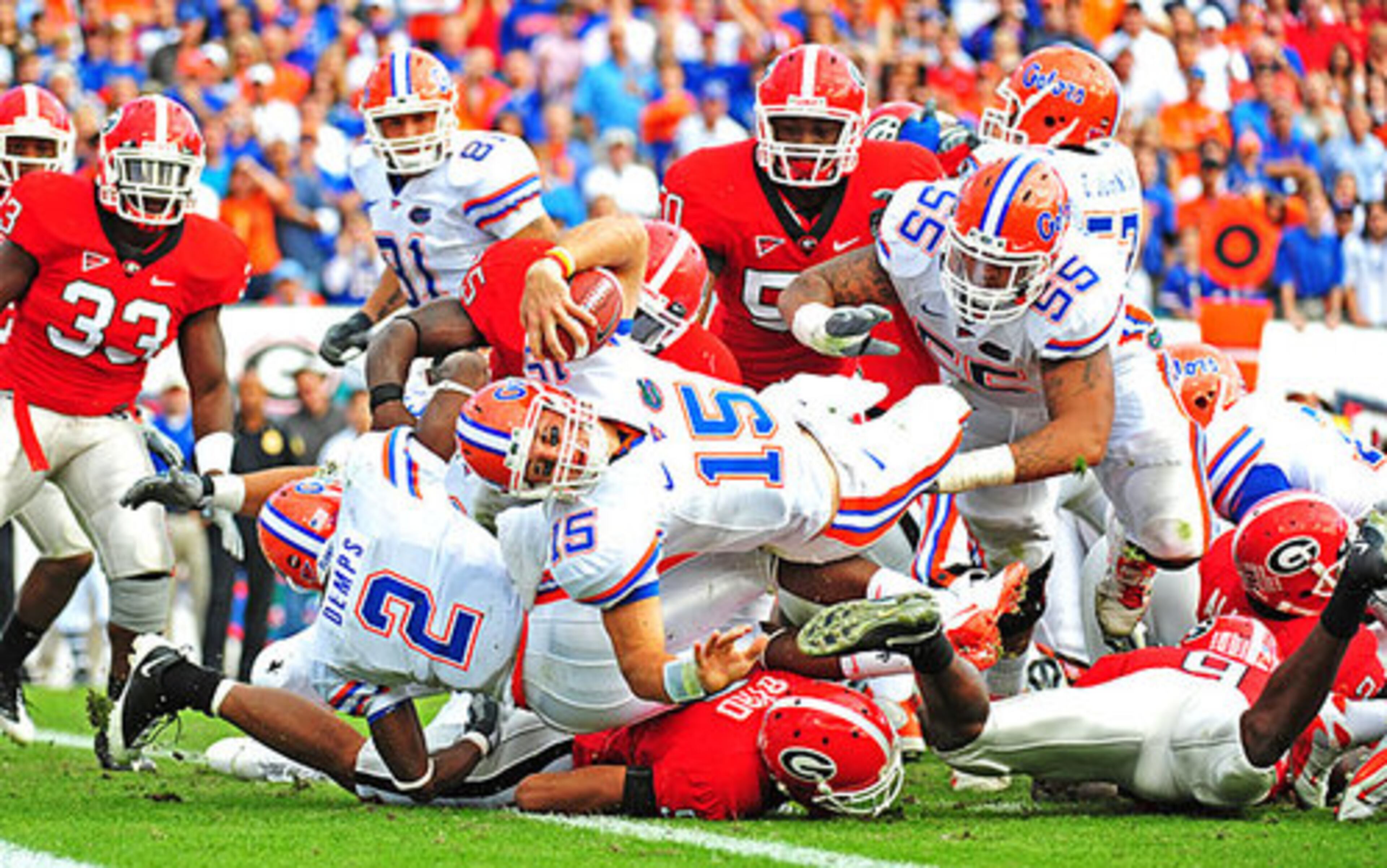 Florida's Tim Tebow stretches toward the goal line.