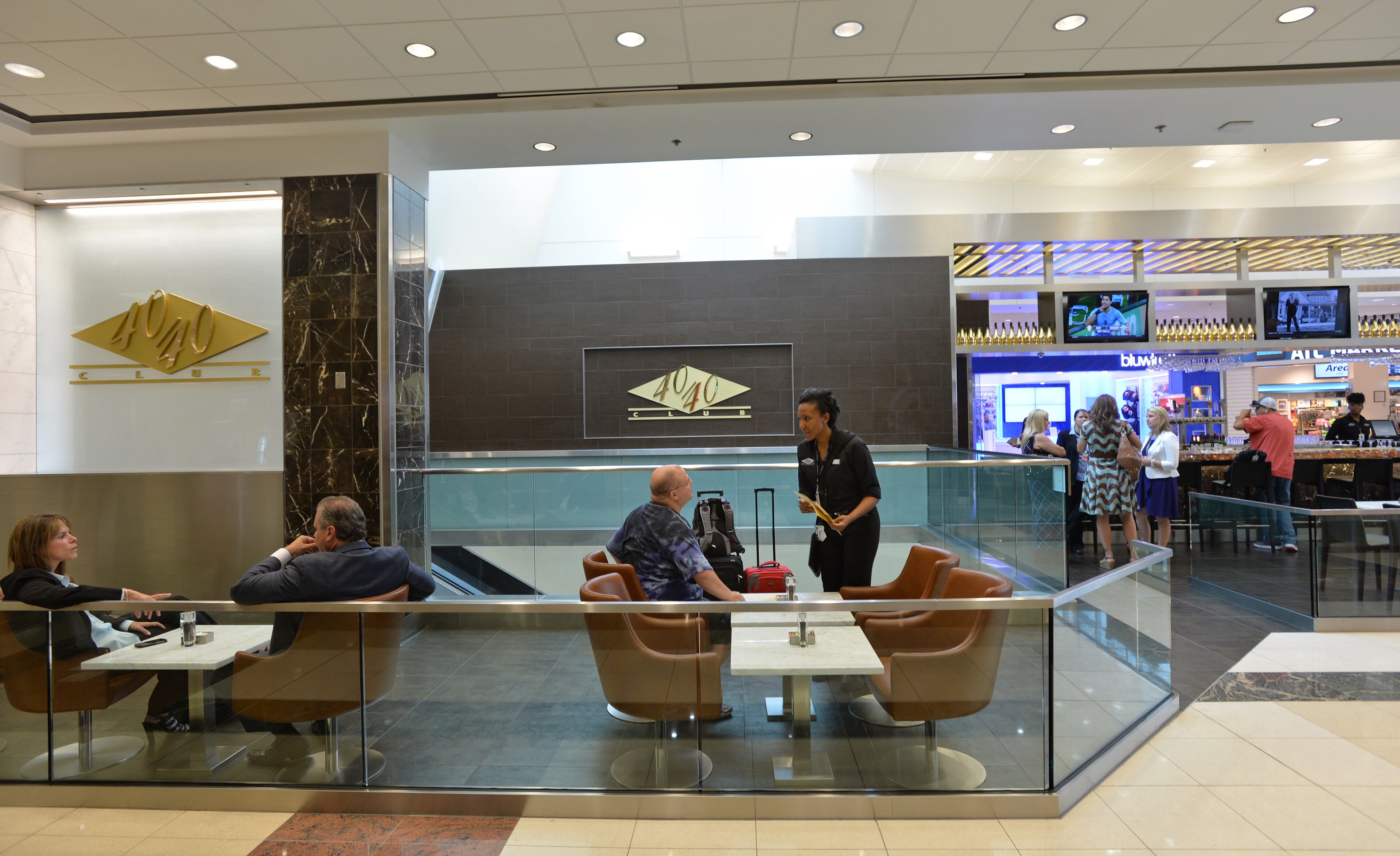 June 24, 2014 Atlanta - Airport travelers at one of newest additions, 40/40 Club, in Concourse D, Hartsfield-Jackson Atlanta International Airport on Tuesday, June 24, 2014. Hartsfield-Jackson and Delaware North celebrate the newest additions to Concourse D, including local favorites GrindHouse Killer Burgers and Yoforia, and national brands 40/40 Club and Food Network Kitchen. HYOSUB SHIN / HSHIN@AJC.COM