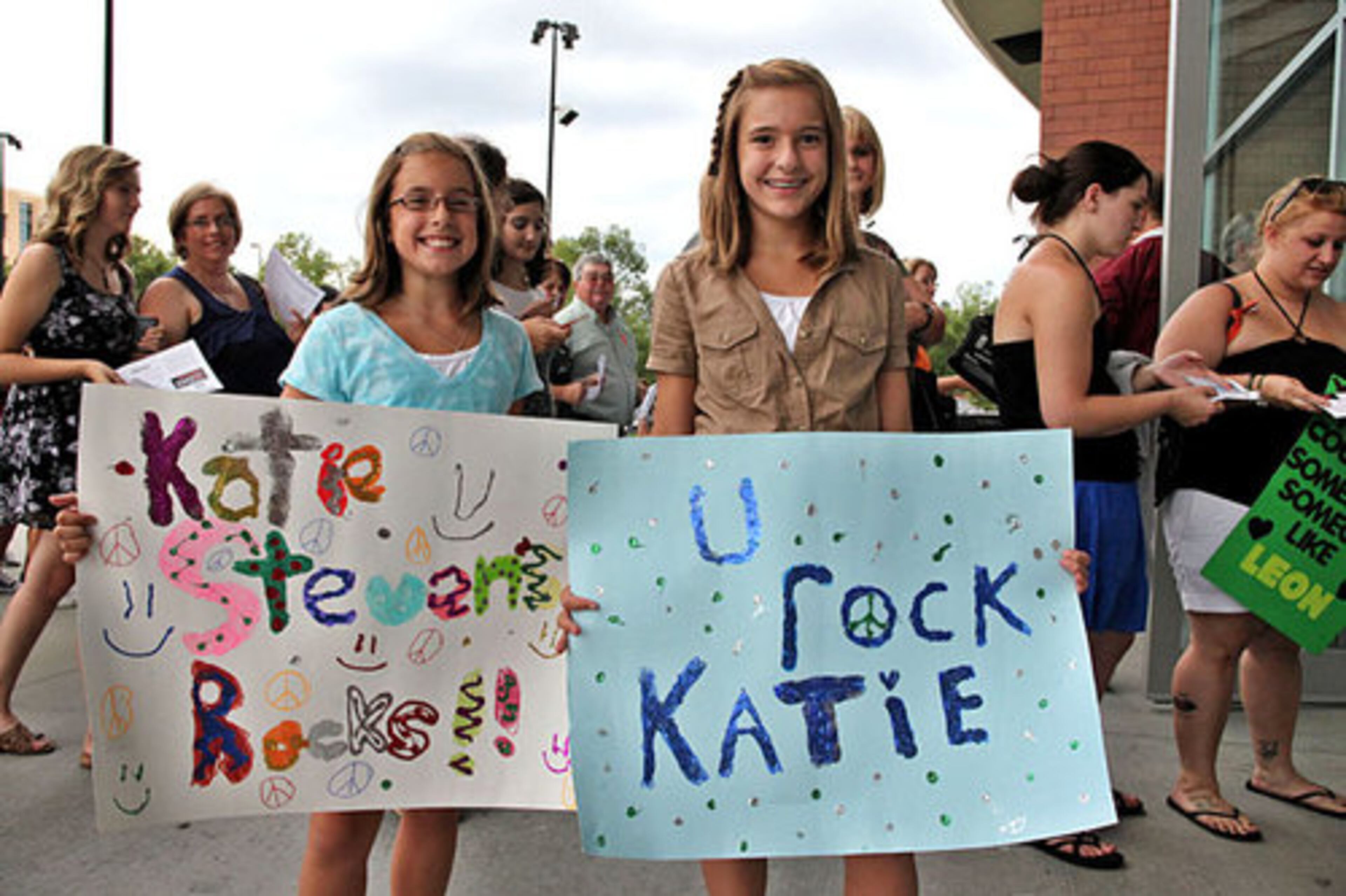 Hannah and Rachel Thomas are from Marietta