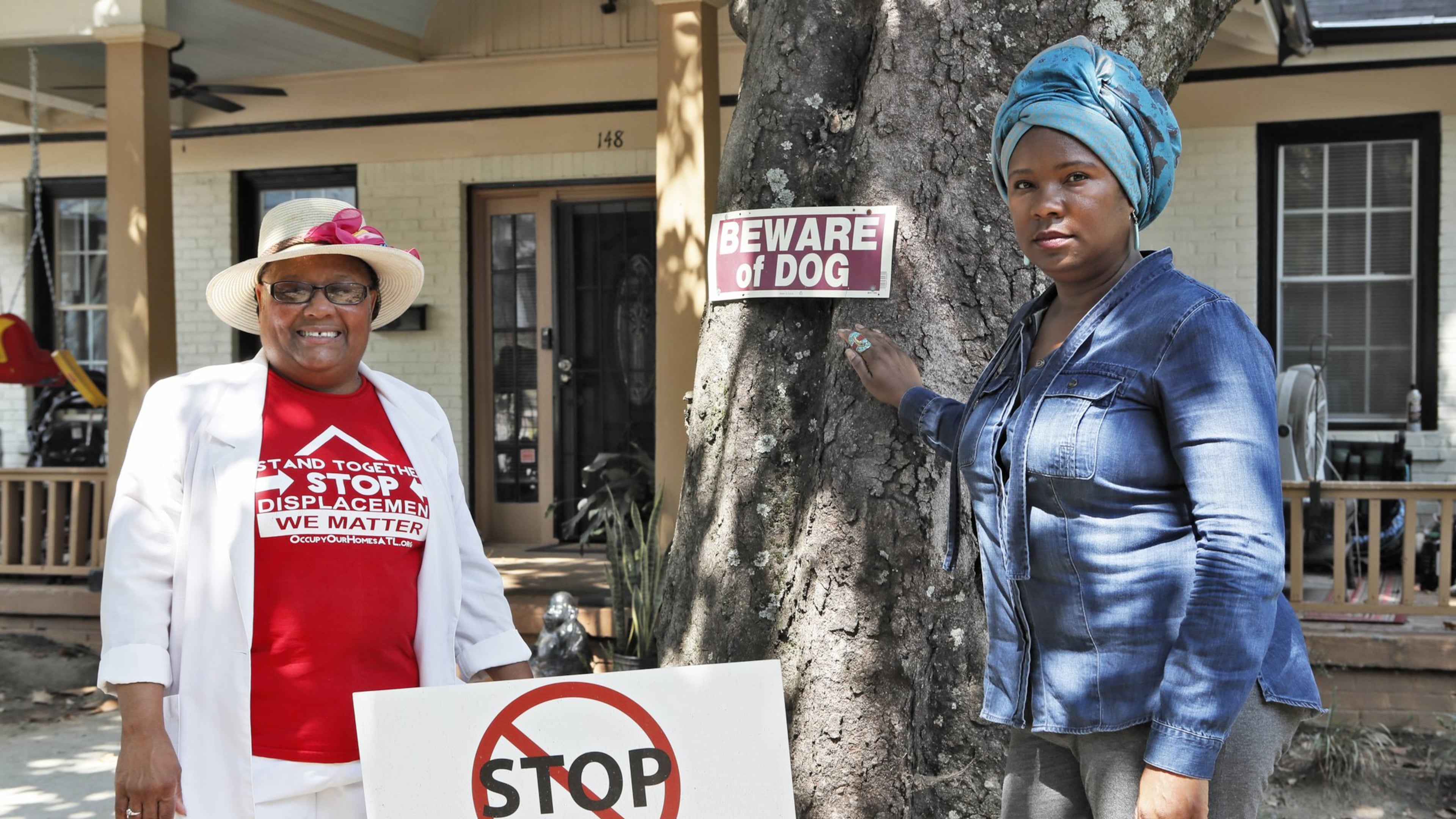 Peoplestown residents Bertha Darden (left) Tanya Washington in front of Washington’s home. Bob Andres / robert.andres@ajc.com