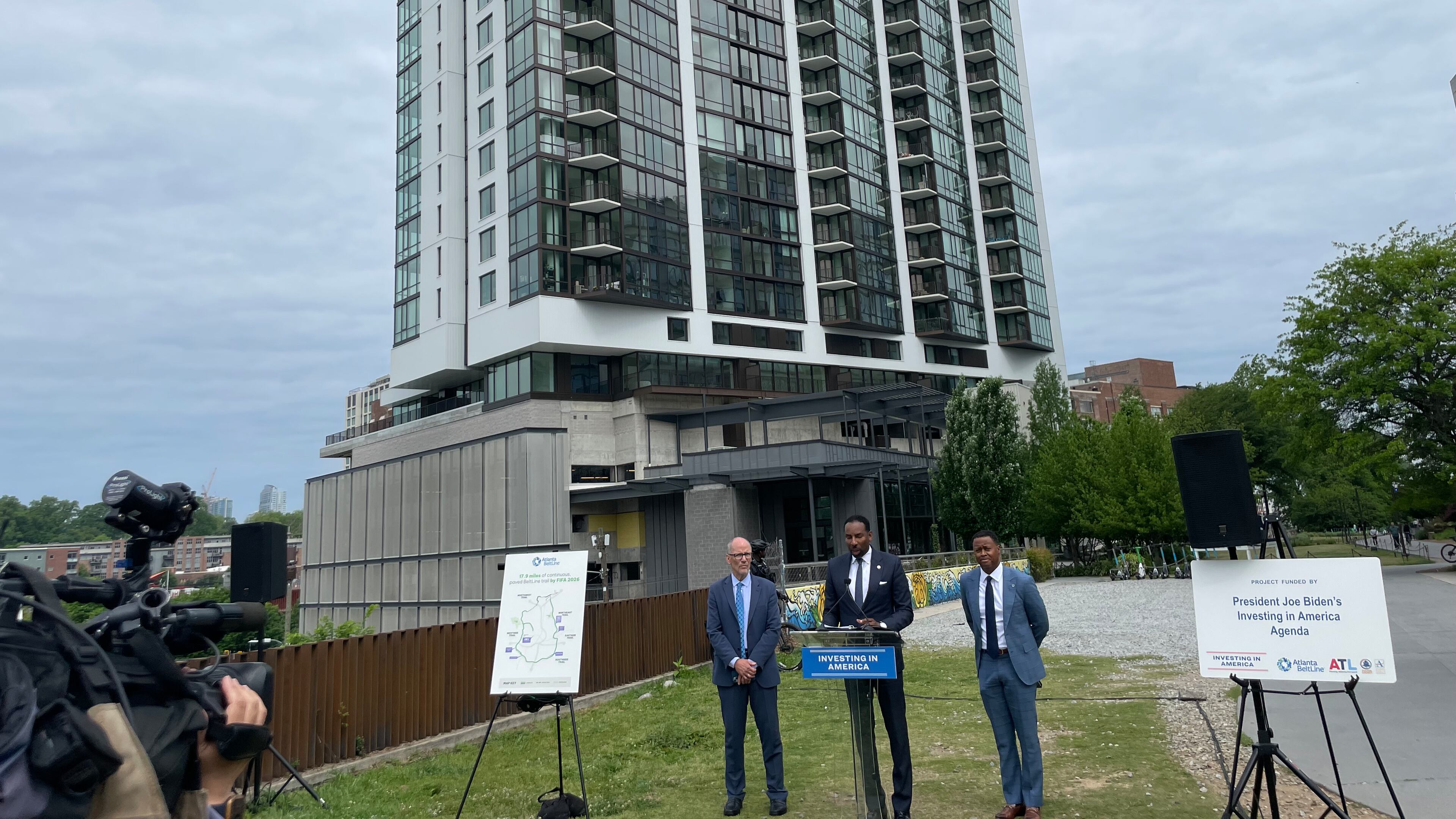 Presidential advisor Tom Perez (left) appeared with Atlanta Mayor Andre Dickens (center) and Atlanta Beltline CEO Clyde Higgs to announce the Southside Trail will be finished in early 2026.