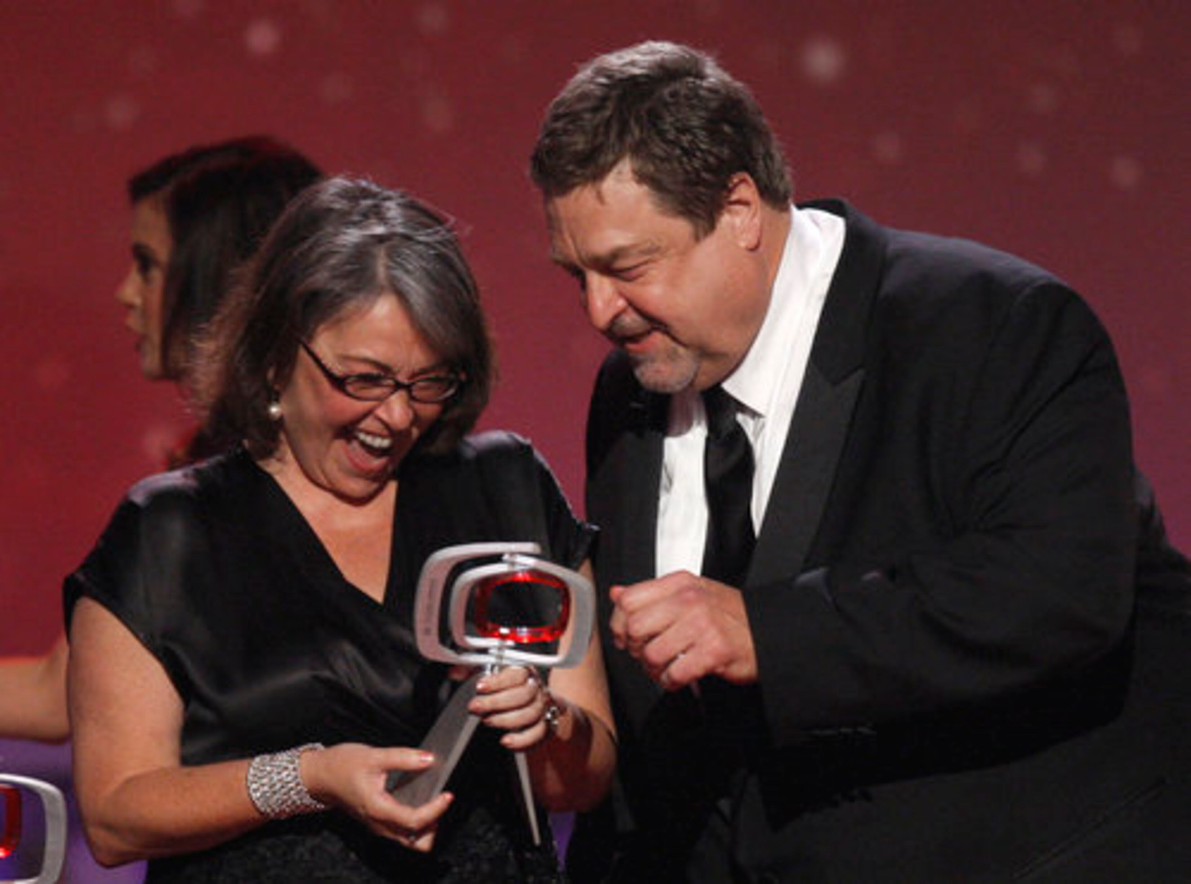 "Roseanne" stars Roseanne Barr and John Goodman try to figure out just how much they can get for their Innovator Award on eBay. Maybe Gary Coleman can help them out.