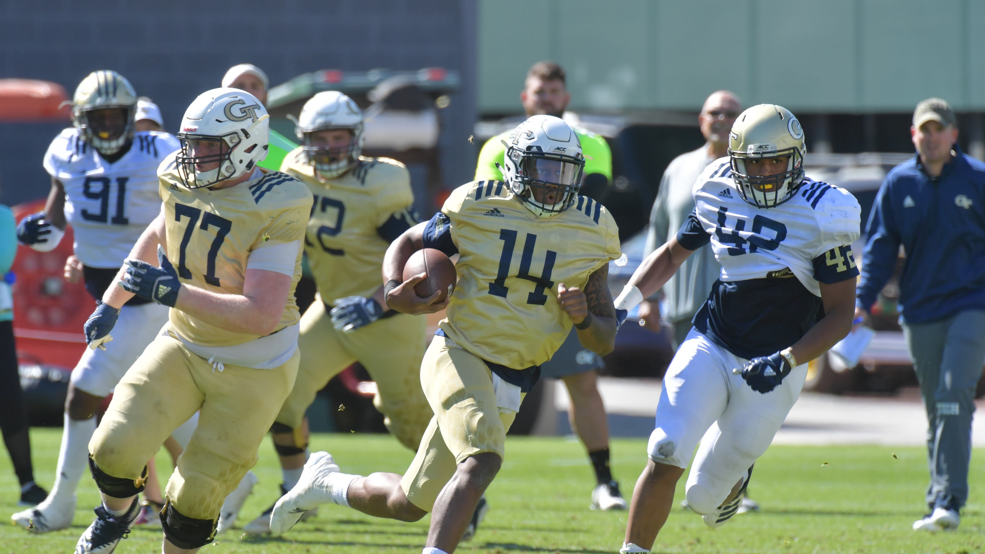 Georgia Tech quarterback James Graham (14) has open field ahead. HYOSUB SHIN / HSHIN@AJC.COM