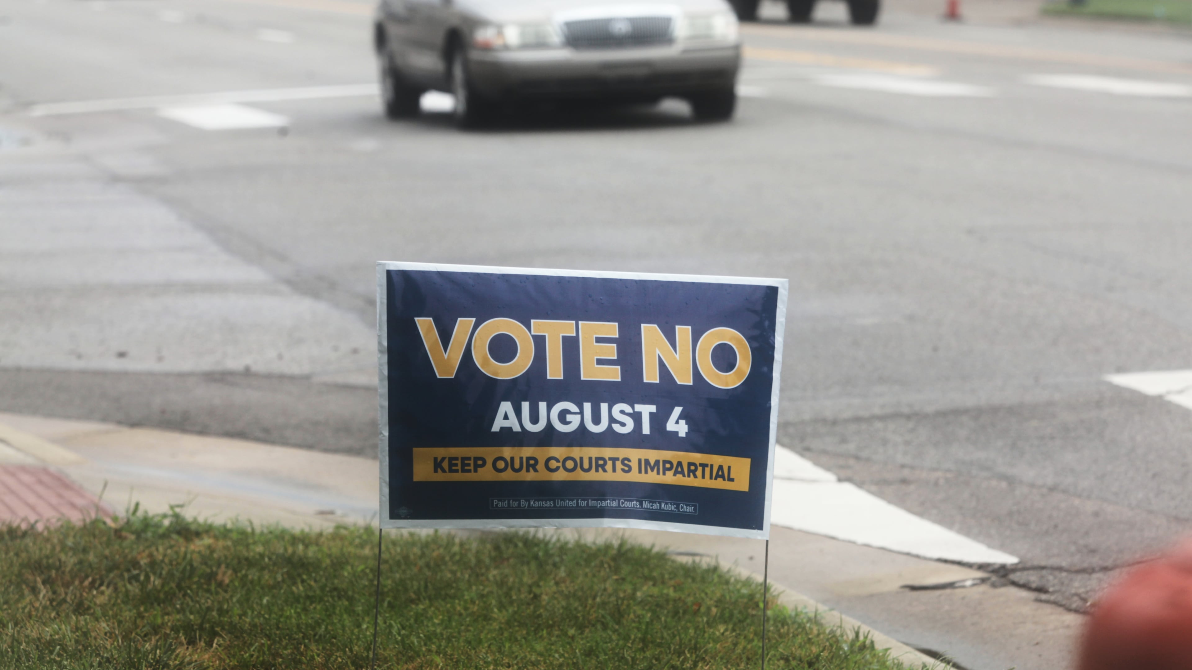A sign encourages voters to reject a proposal to change how Kanas Supreme Court justices are seated in Topeka, Kan., on Thursday, July 30, 2026. (AP Photo/John Hanna)