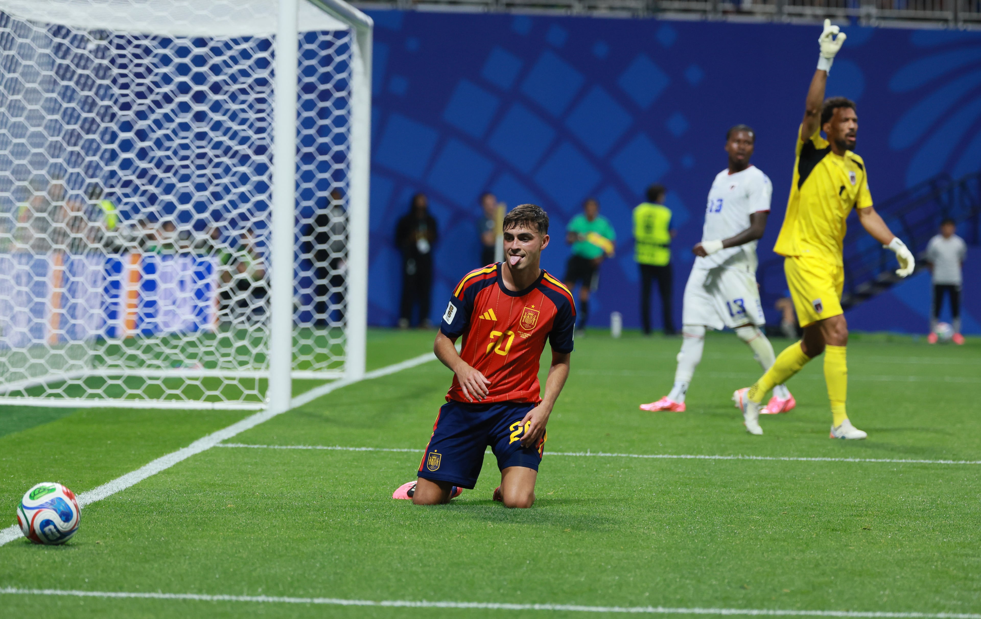 Spain's Pedri (20) shows frustration as Cape Verde goalkeeper Vozinha (1) rallies his team during first half of Spain vs. Cape Verde Group H match at Atlanta Stadium (Mercedes-Benz Stadium) on Monday, June 15, 2026. (Jason Getz/AJC)