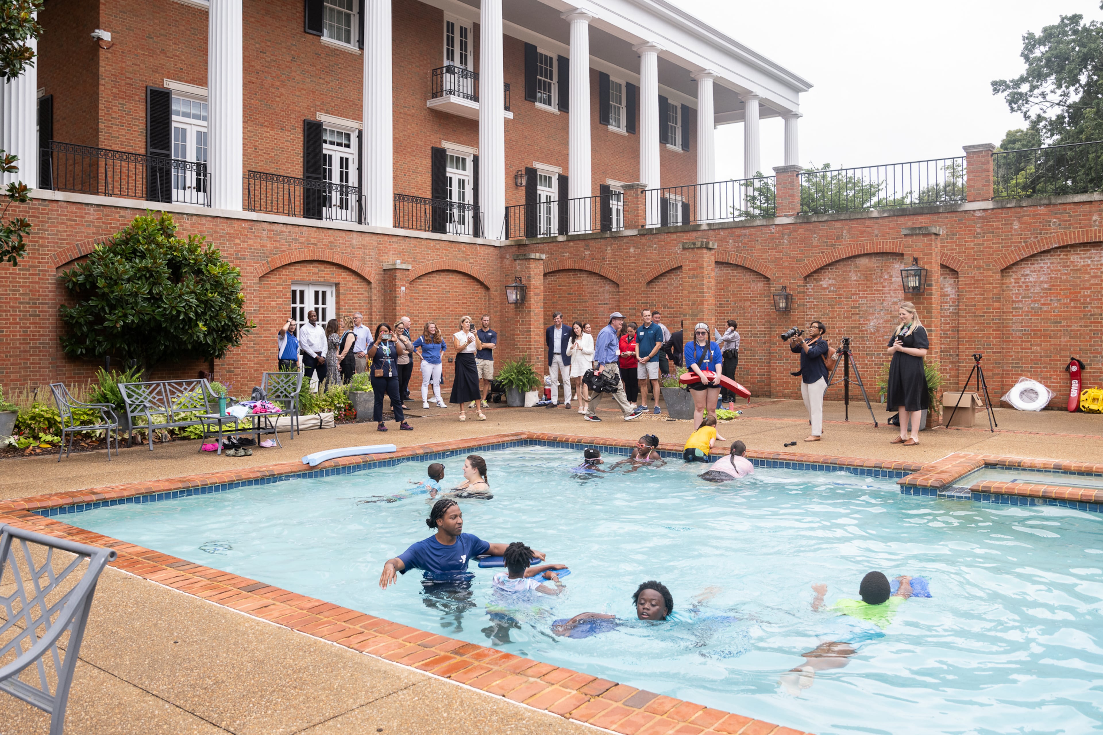 The YMCA of Metro Atlanta and the Atlanta Water Safety Coalition hosted a swim lesson for students from The Boyce L. Ansley School at the Governor’s Mansion on Monday, Aug. 11, 2025, in recognition of Drowning Impact Awareness Month. (Courtesy of the YMCA of Metro Atlanta)