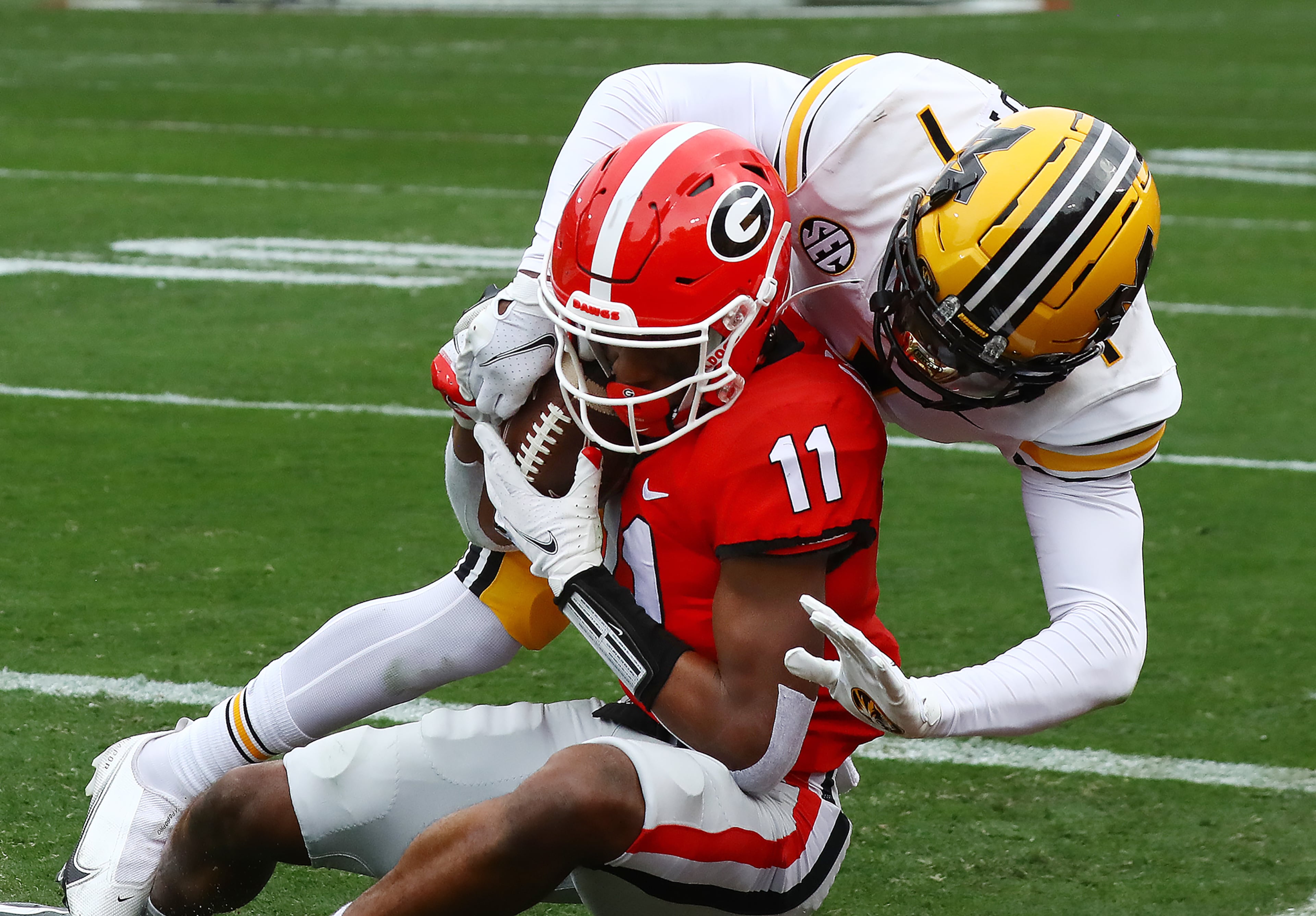 Georgia wide receiver Arian Smith makes a touchdown catch past Missouri defensive back Akial Byers for a 7-3 lead during the first quarter in a NCAA college football game on Saturday, Nov. 6, 2021, in Athens. “Curtis Compton / Curtis.Compton@ajc.com”