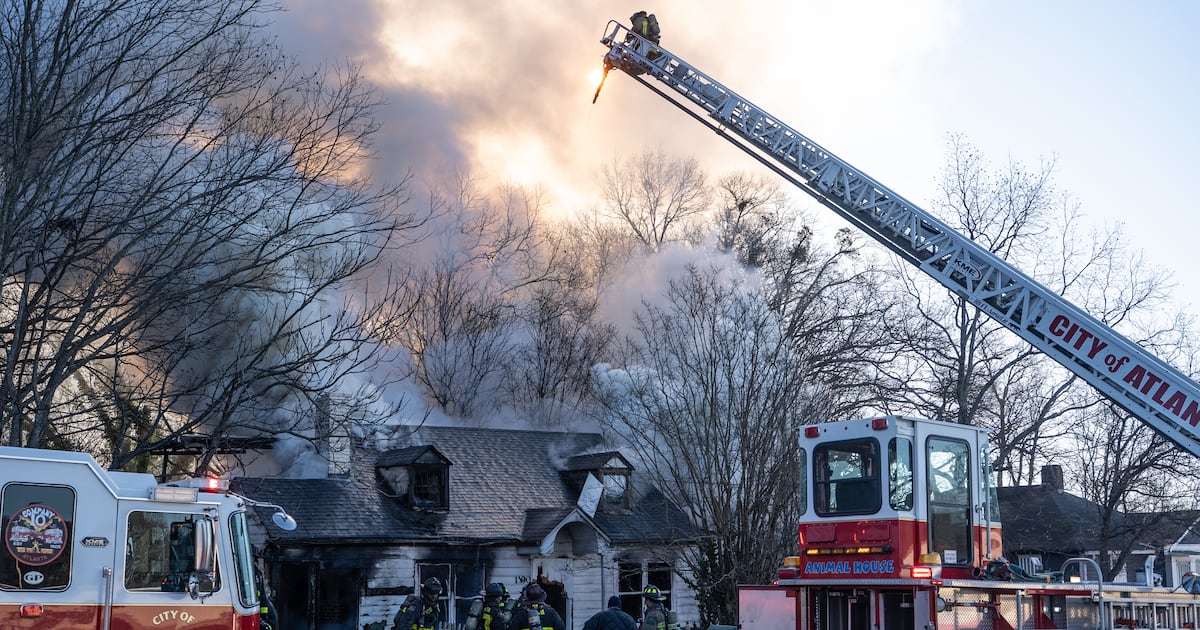 Atlanta firefighters want Mayor Andre Dickens to sign their contract