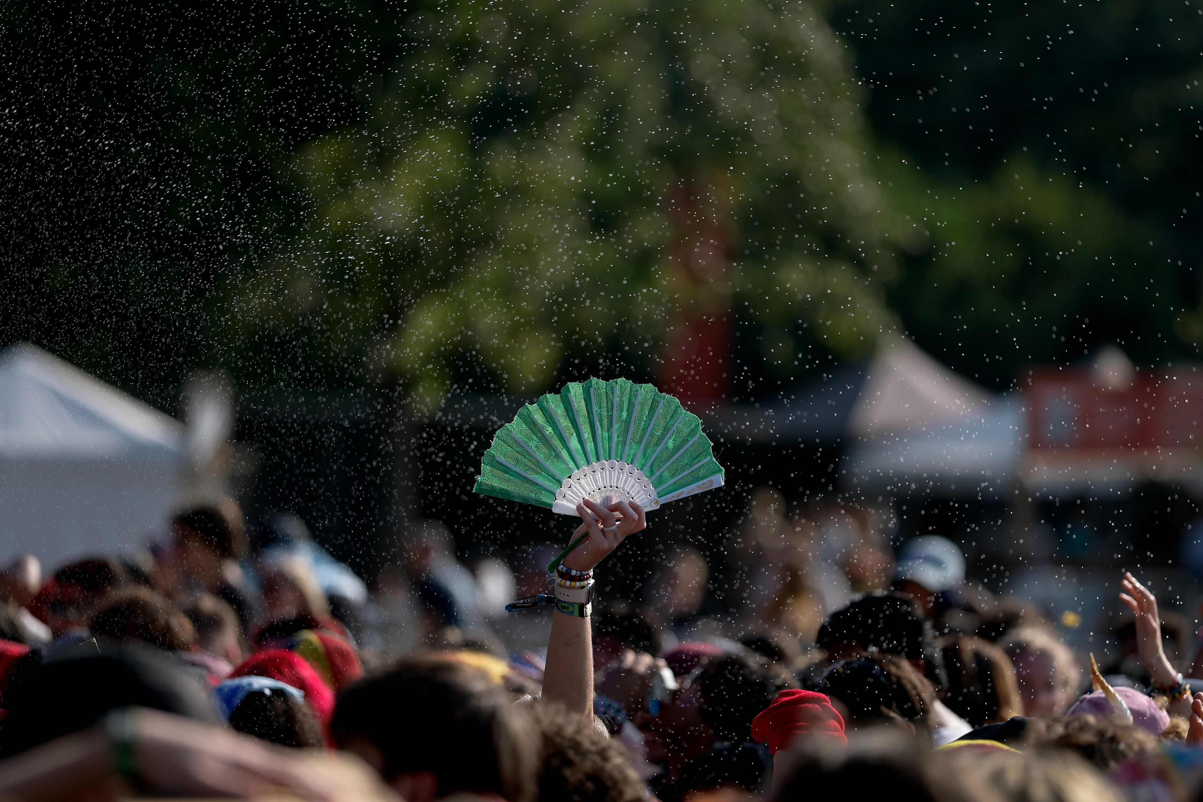 Fans try to keep cool as Peach Pit performs during the Shaky Knees music festival at Piedmont Park, Saturday, Sept. 19, 2026, in Atlanta. (Erik S. Lesser for the AJC)