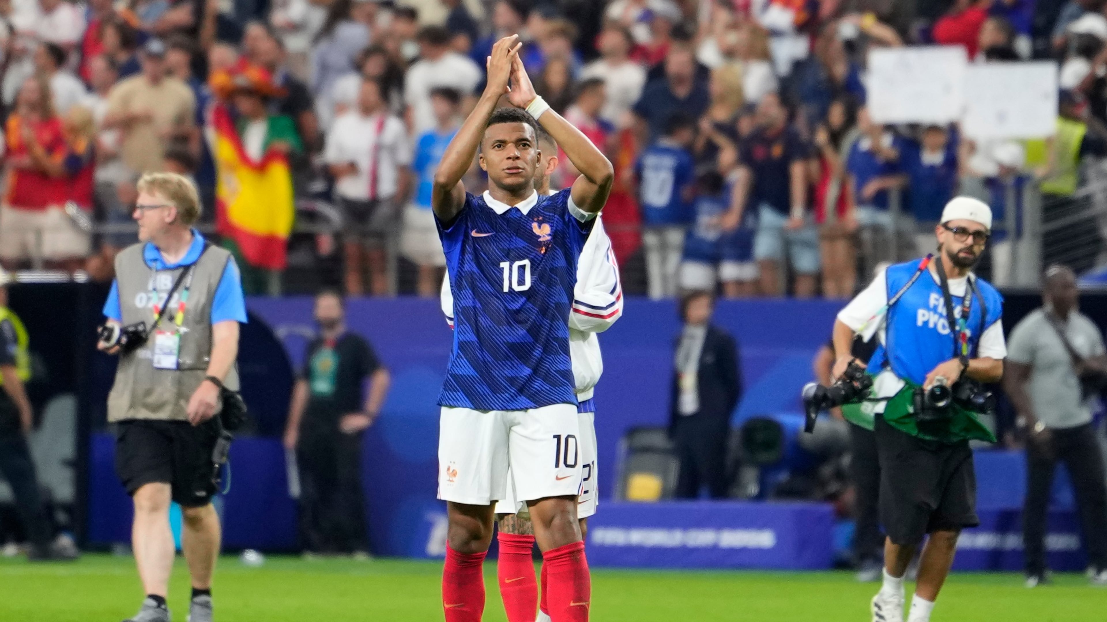 France's Kylian Mbappe (10) applauds after the World Cup semifinal soccer match between France and Spain in Arlington, Texas, near Dallas, Tuesday, July 14, 2026. (AP Photo/Tony Gutierrez)
