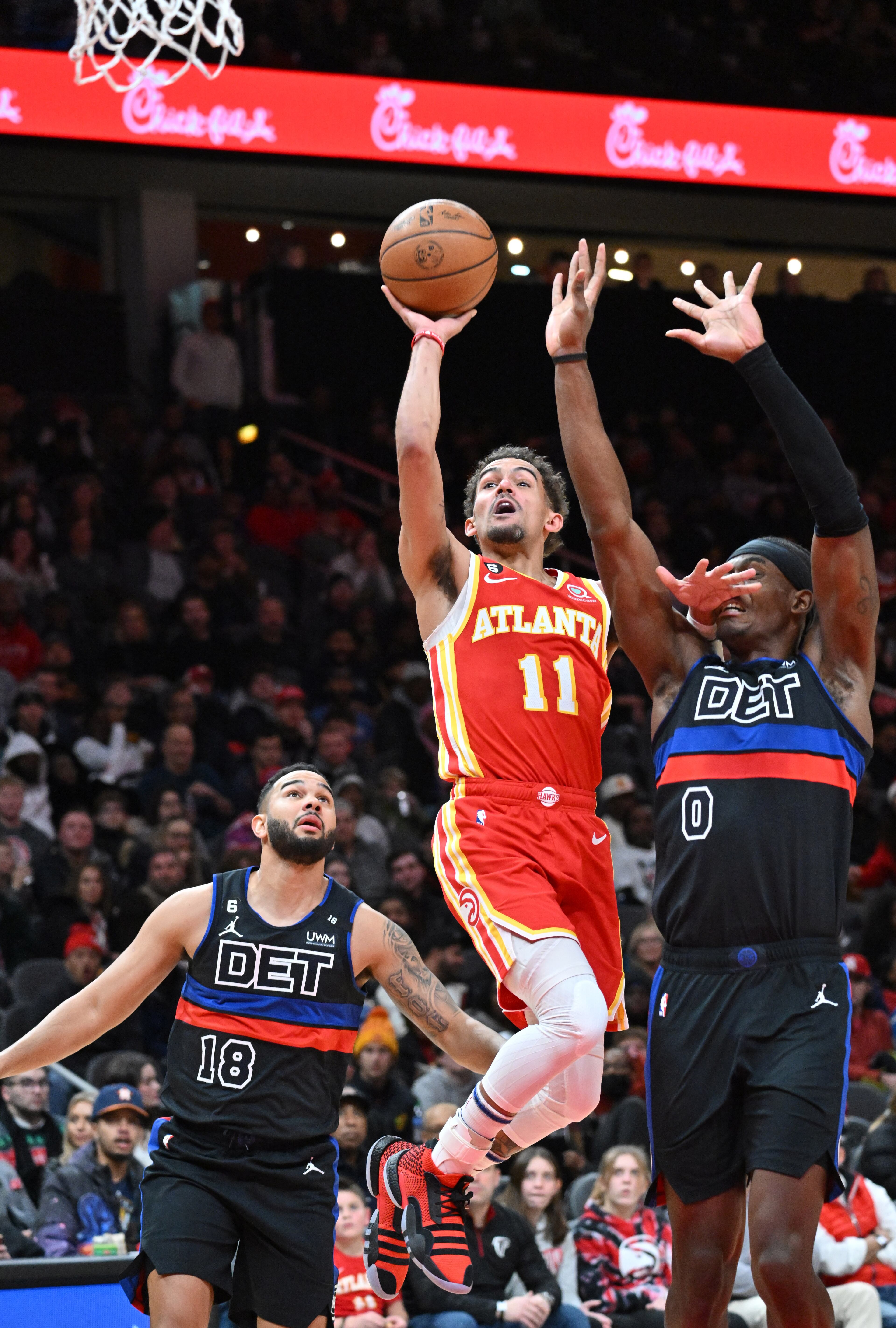 December 23, 2022 Atlanta - Atlanta Hawks' guard Trae Young (11) goes to the basket past Detroit Pistons' center Jalen Duren (0) during the first half in an NBA basketball game at State Farm Arena on Friday, December 23, 2022. (Hyosub Shin / Hyosub.Shin@ajc.com)