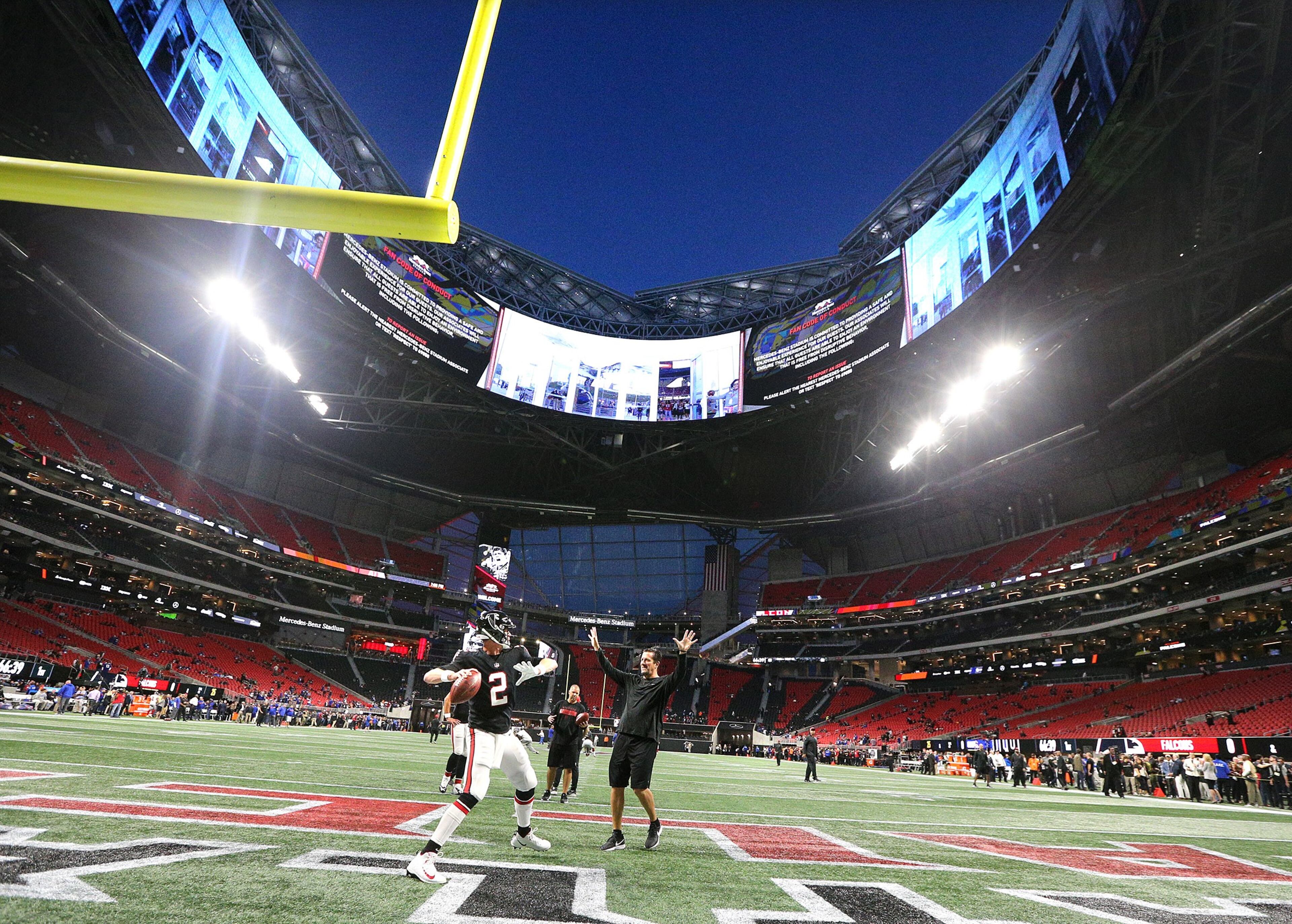 October 22, 2018 Atlanta: The roof is open at Mercedes-Benz Stadium as Atlanta Falcons quarterback Matt Ryan and quarterbacks coach Greg Knapp prepare to play the New York Giants in a NFL football game on Monday, Oct 22, 2018, in Atlanta. Curtis Compton/ccompton@ajc.com