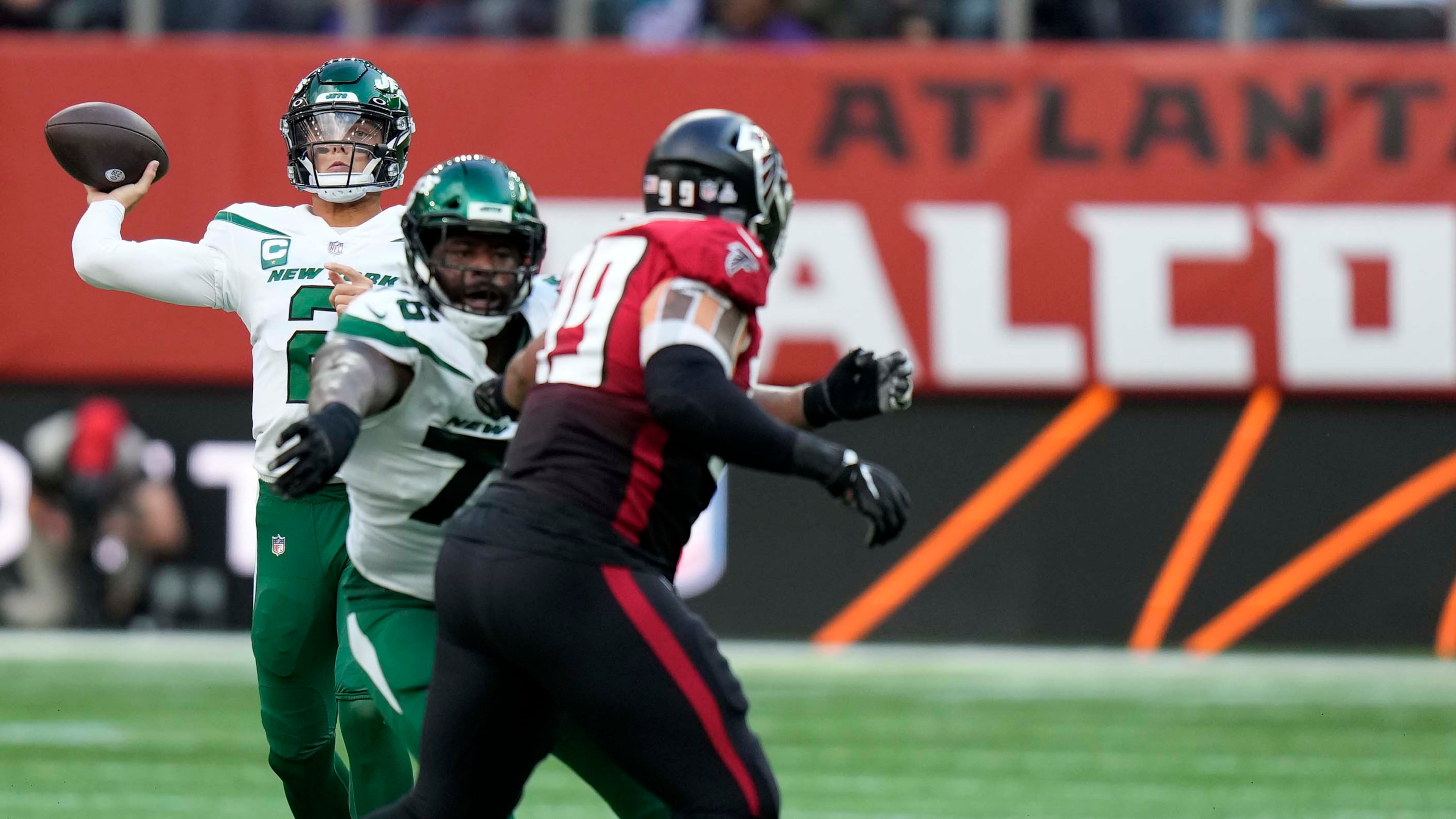New York Jets quarterback Zach Wilson (2) passes the ball against the Falcons Sunday, Oct. 10, 2021, at the Tottenham Hotspur stadium in London, England. (Alastair Grant/AP)